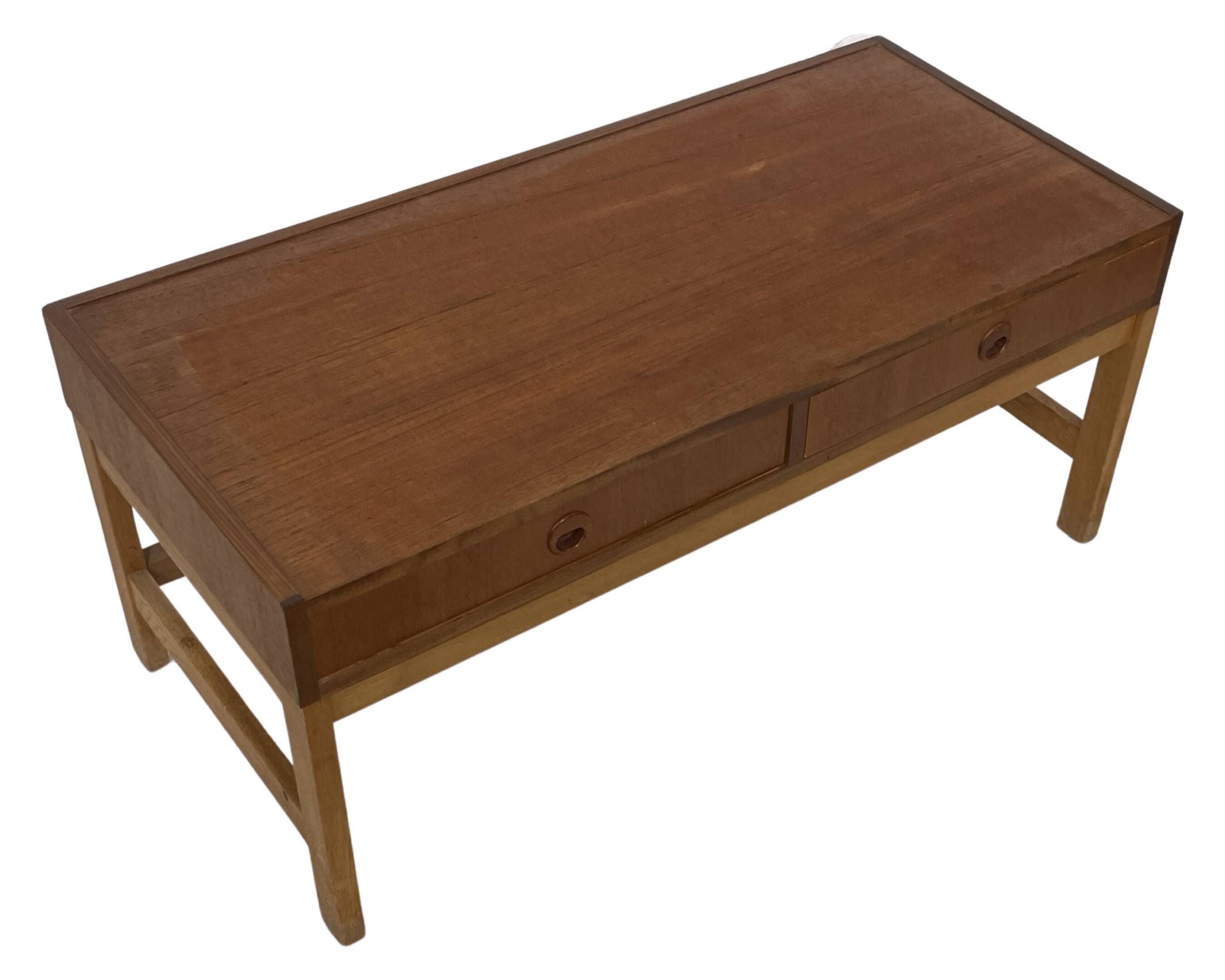 Meuble bas vintage danois modèle 1960, placage de teck