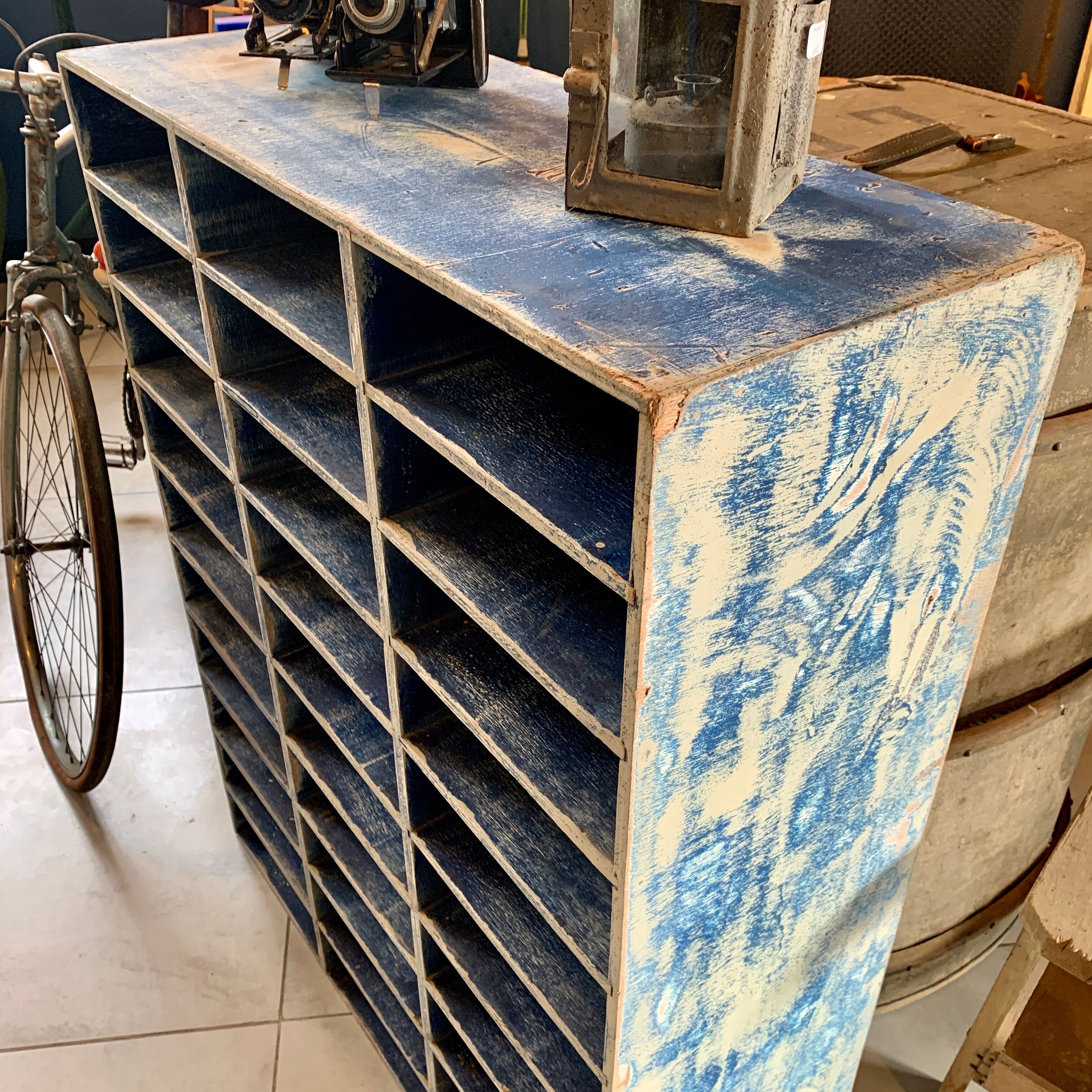 Skated workshop furniture