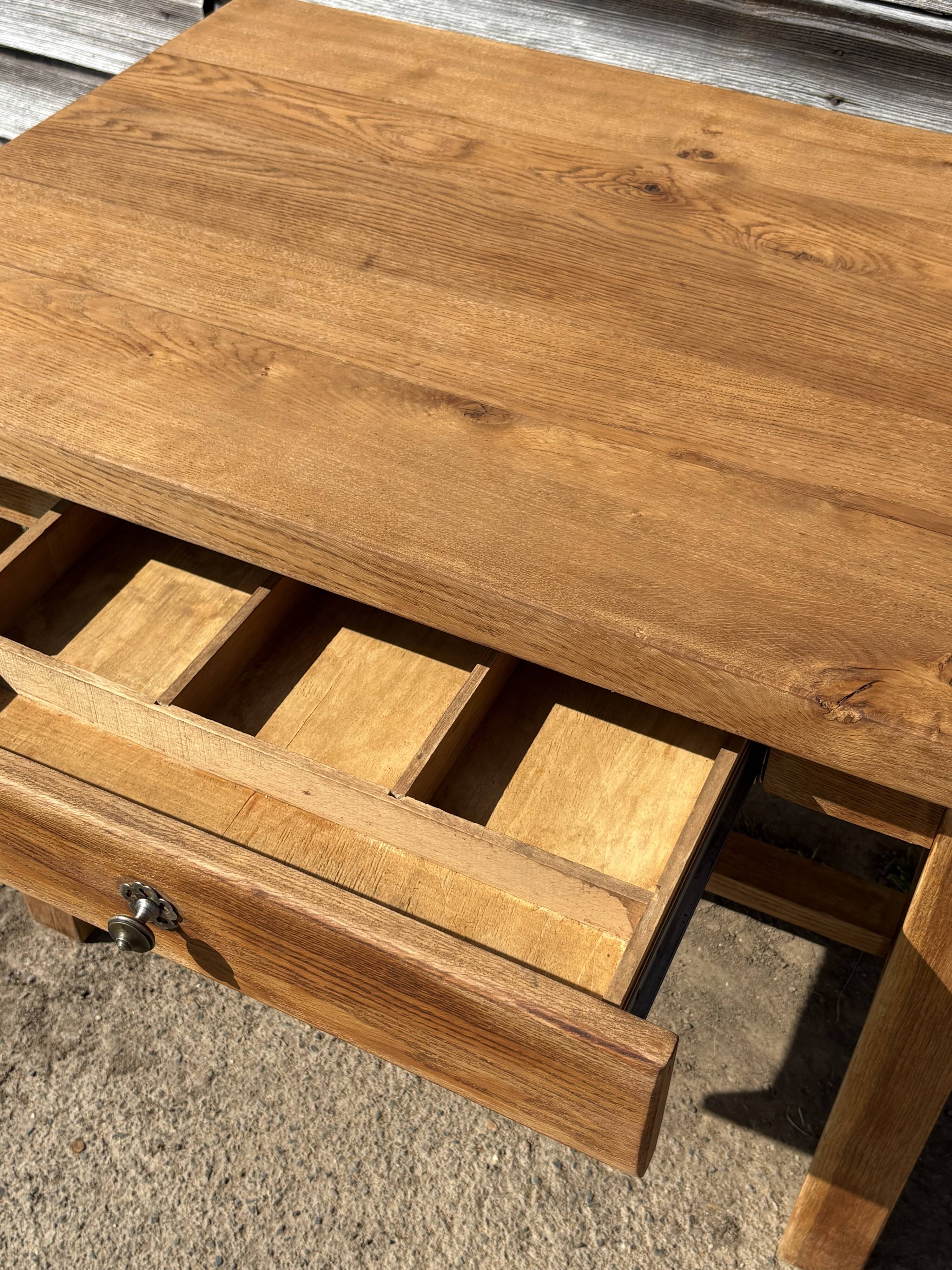 Table / Bureau ancien rénové – Pièce unique