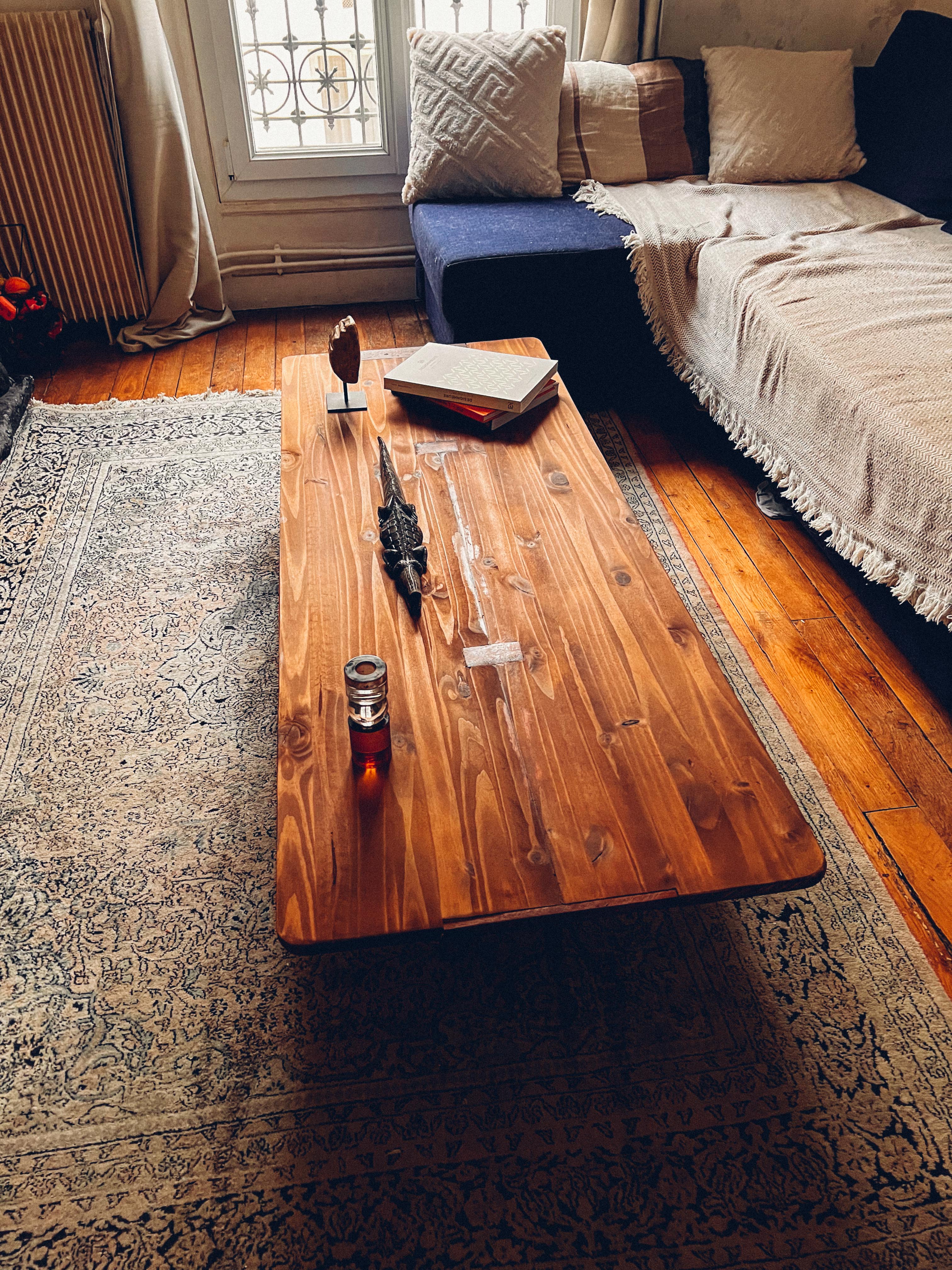 Coffee table in wood and brass