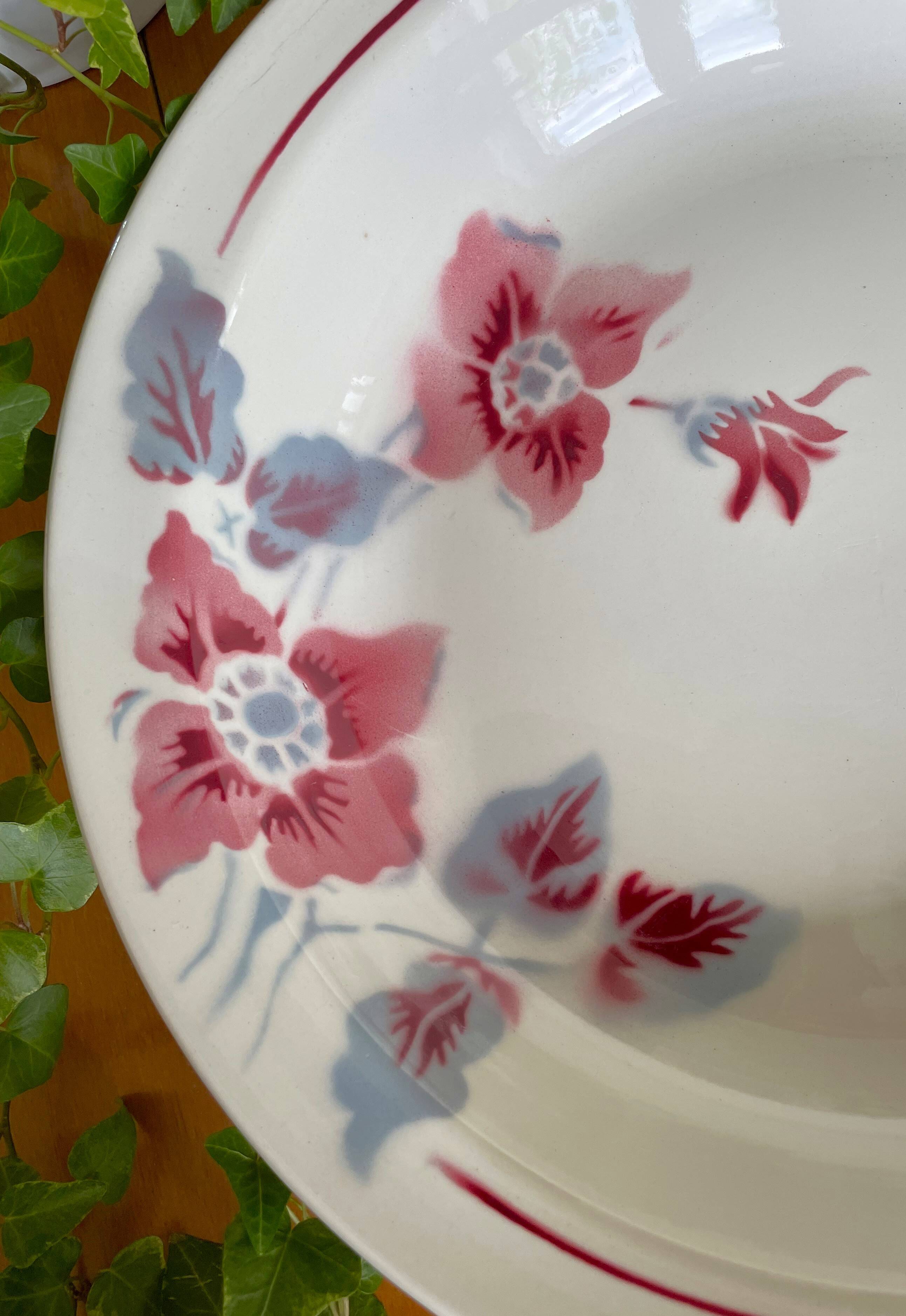Antique earthenware salad bowl from sarreguemines.
