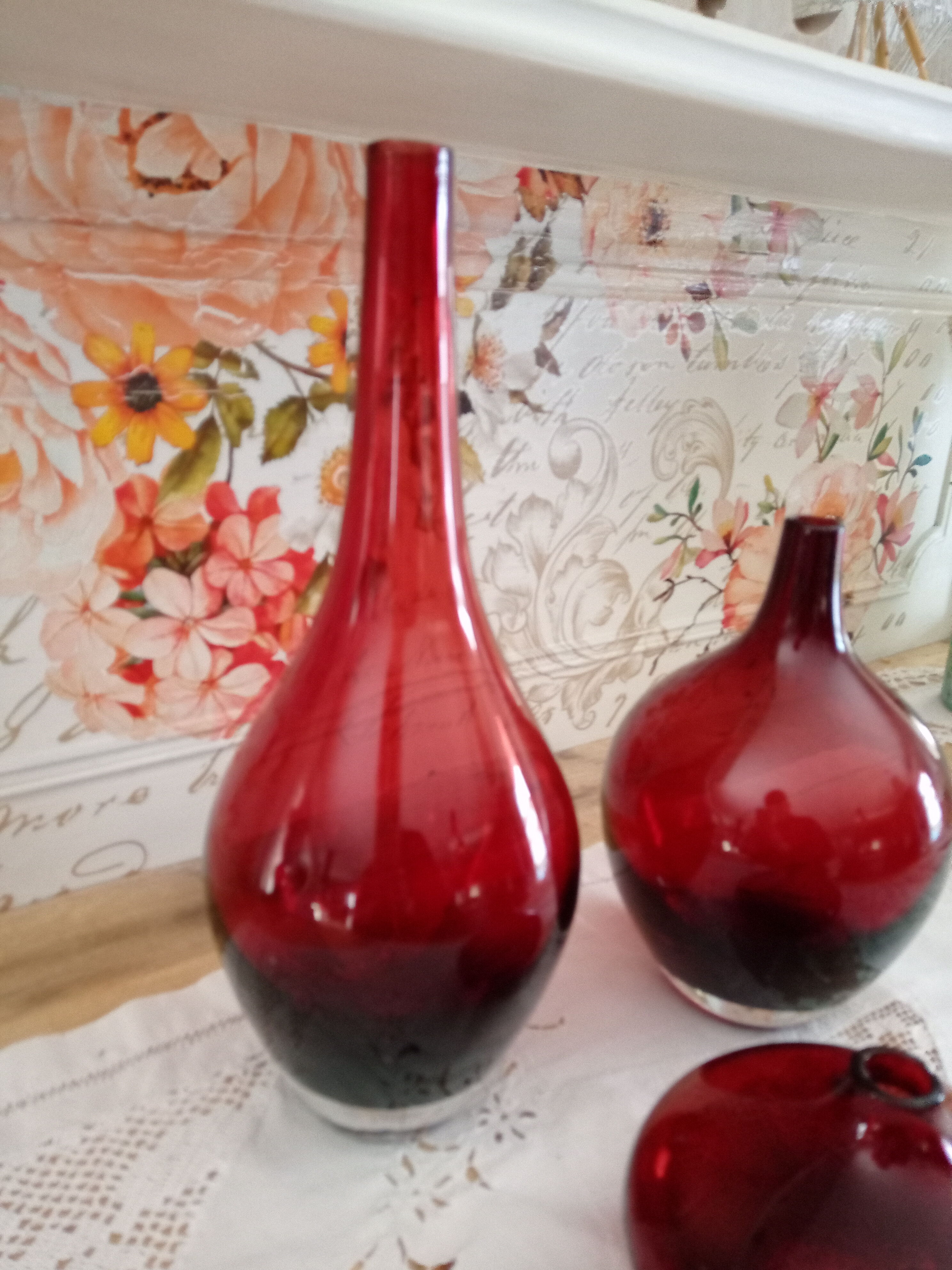 Lot of 3 vintage vases in burgundy red glass 3 sizes