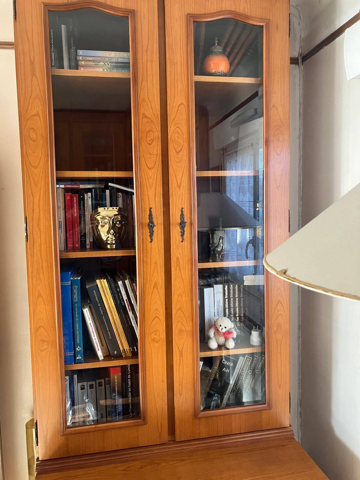 Showcase library in solid wood with two sections