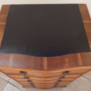 Louis XVI style chest of drawers in wood and cherry veneer.