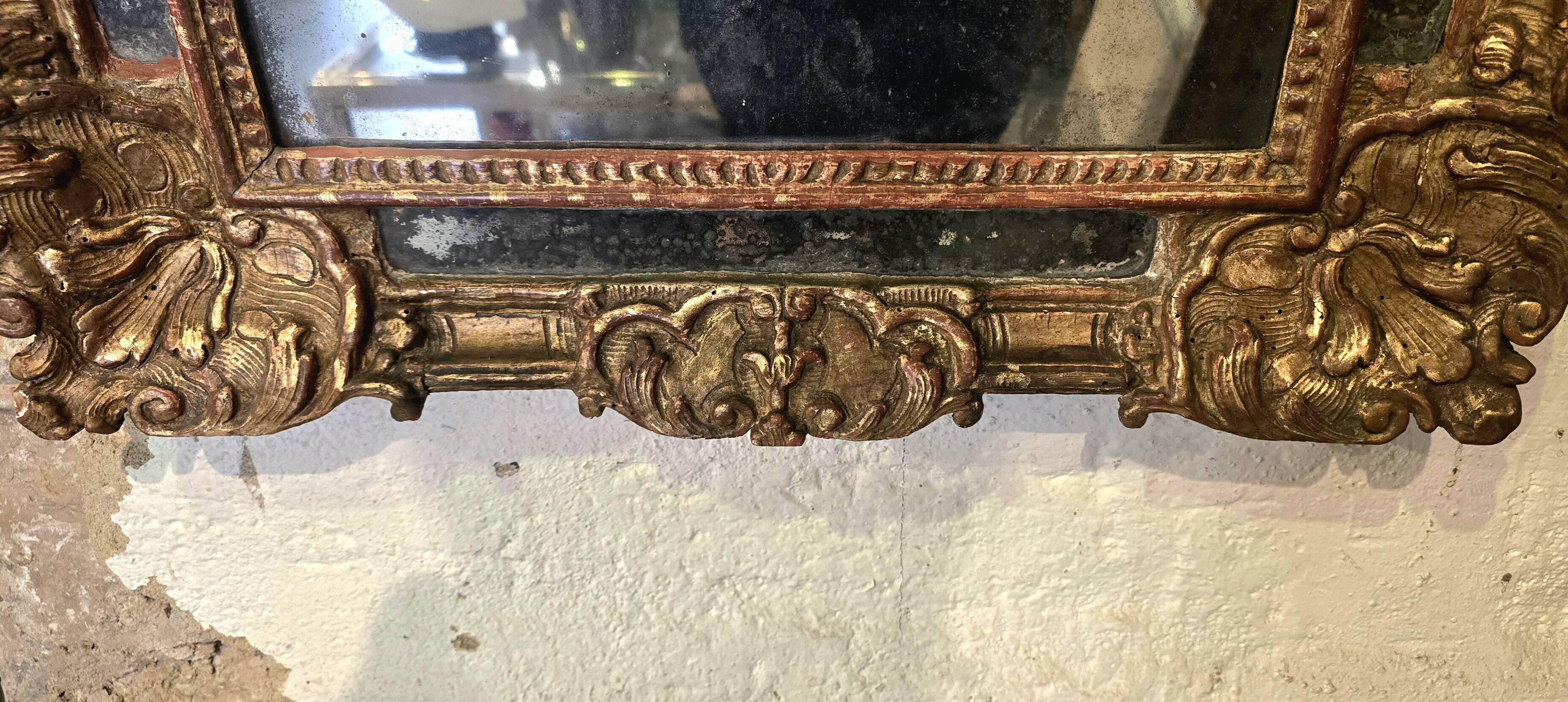 Regency period mirror with a carved and gilded wooden pediment – 18th century