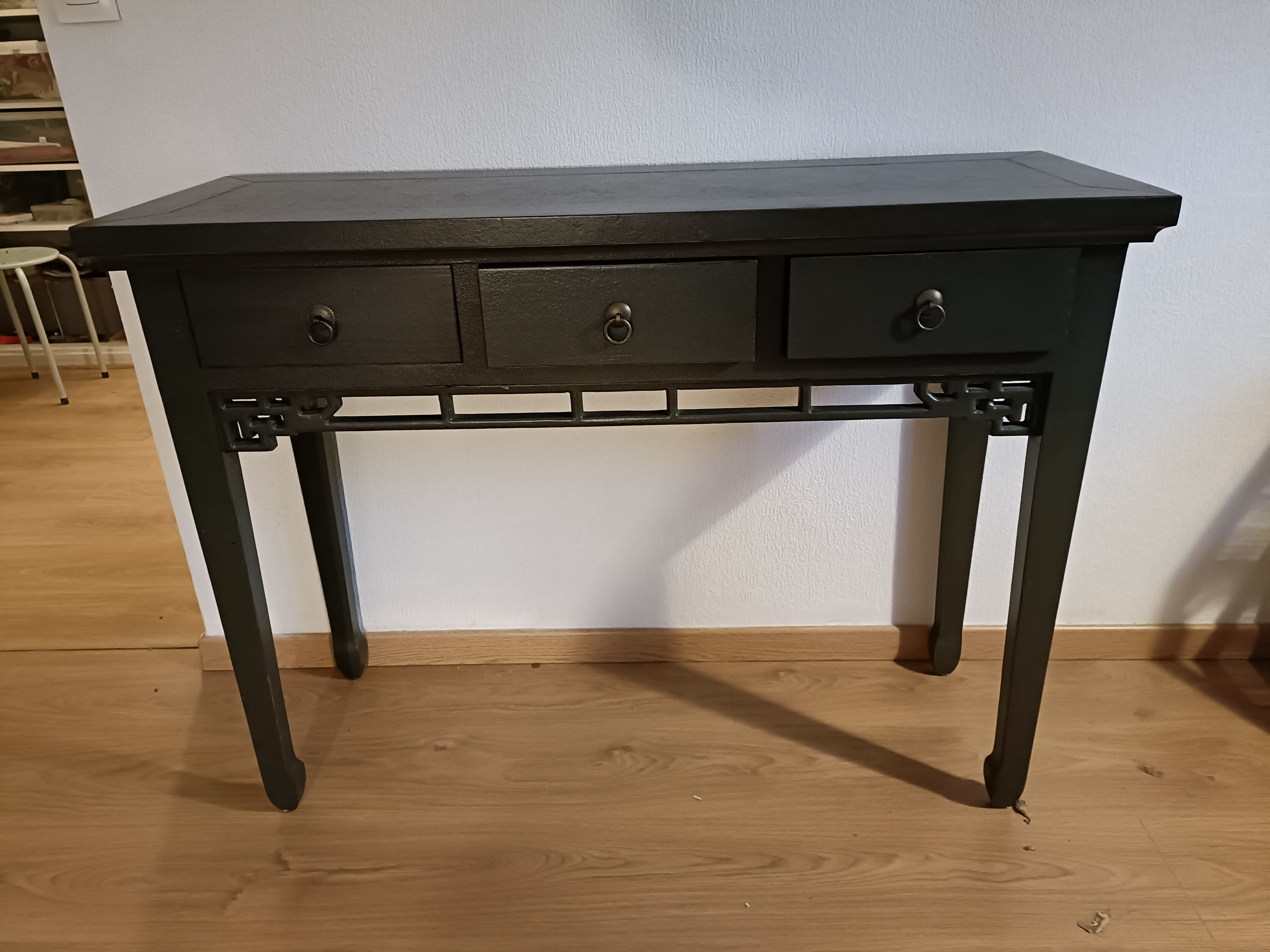 Console in pine japan jade tika