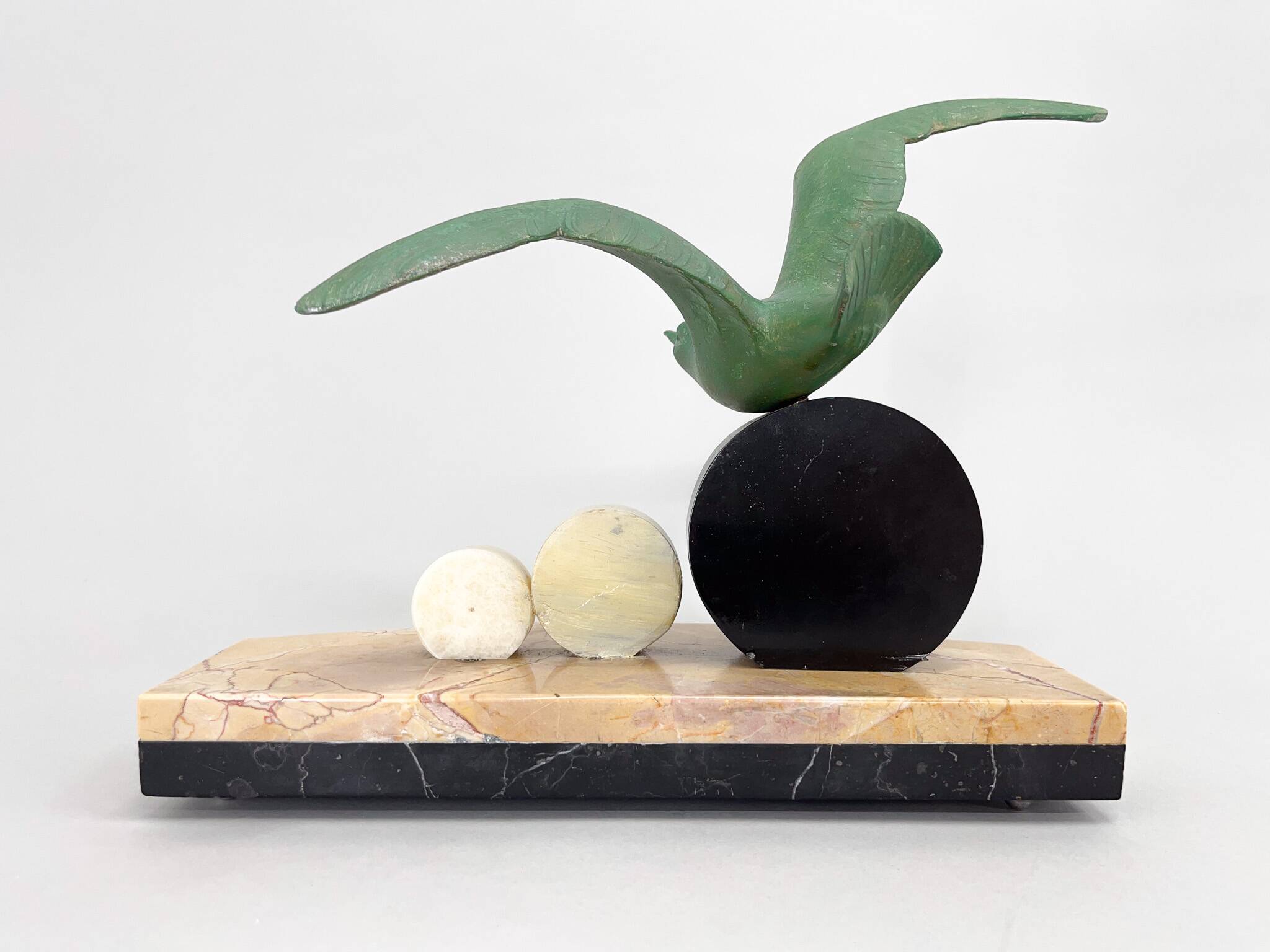 Sculpture Art Déco en marbre, onyx et épeautre