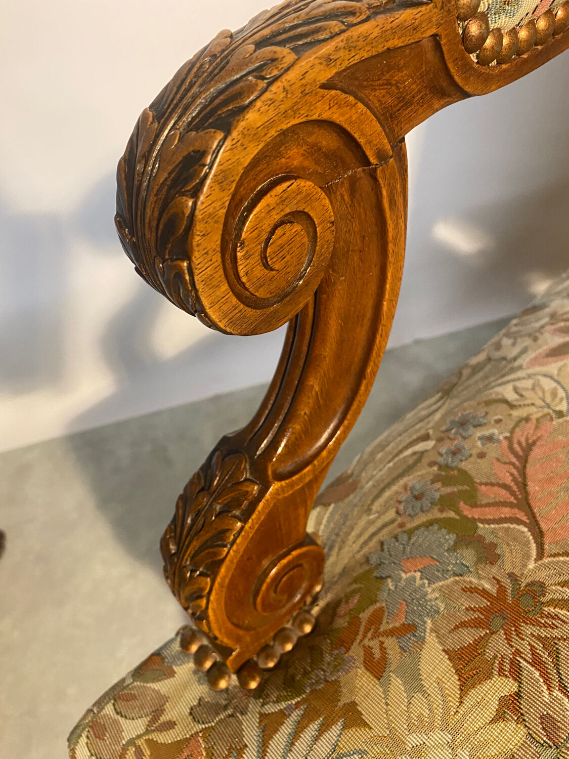 Fauteuil en noyer de style Louis XIII