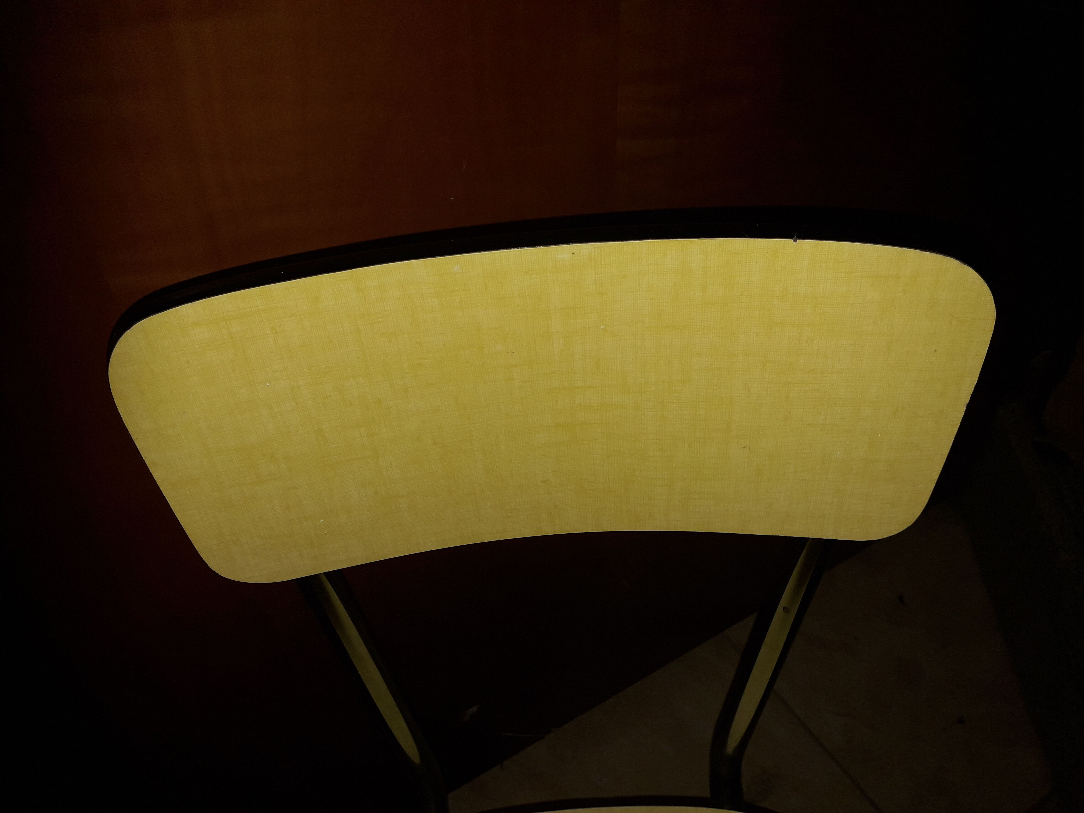 Paire de chaises en formica jaune  vintage