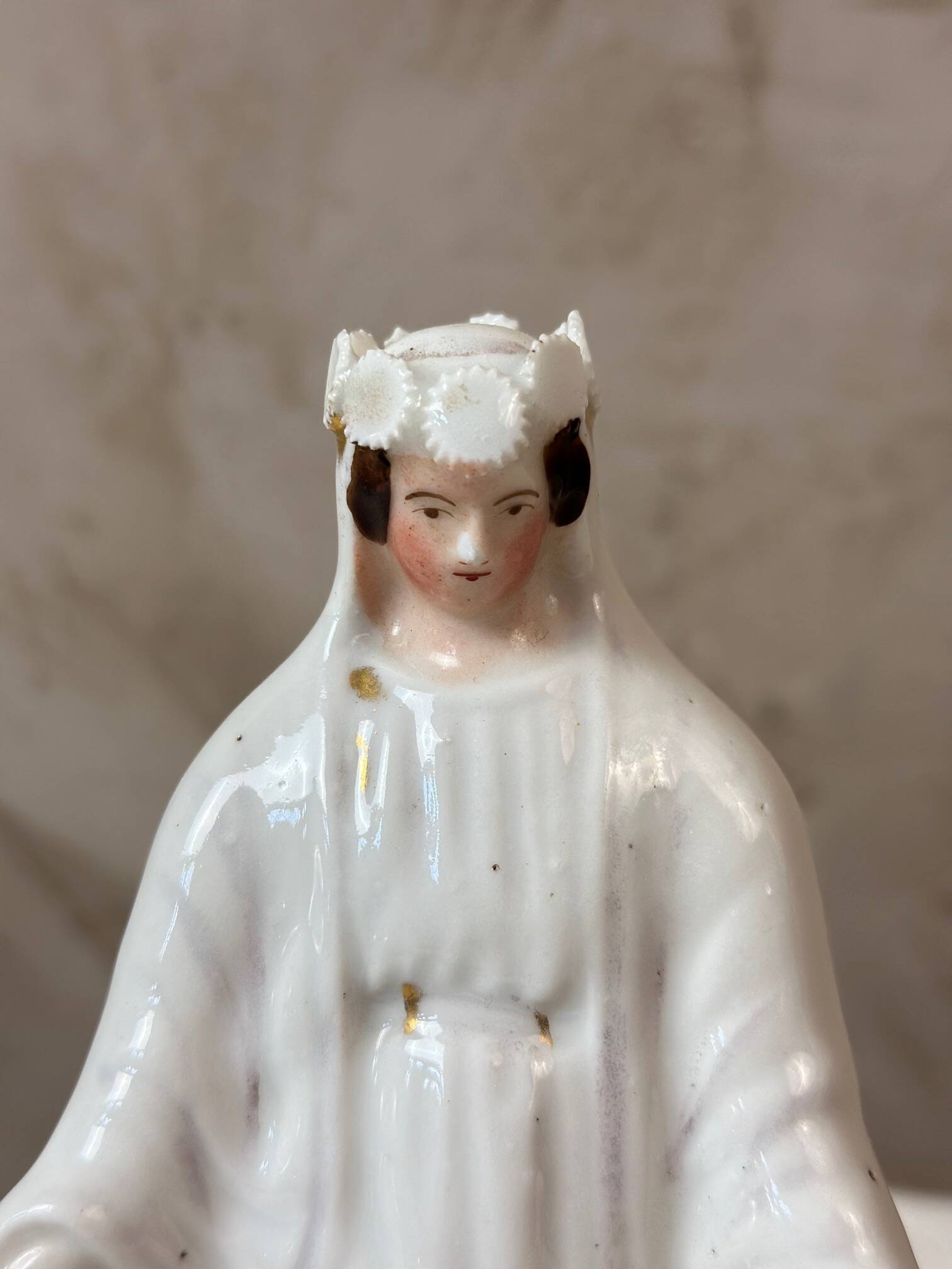 Vierge en porcelaine