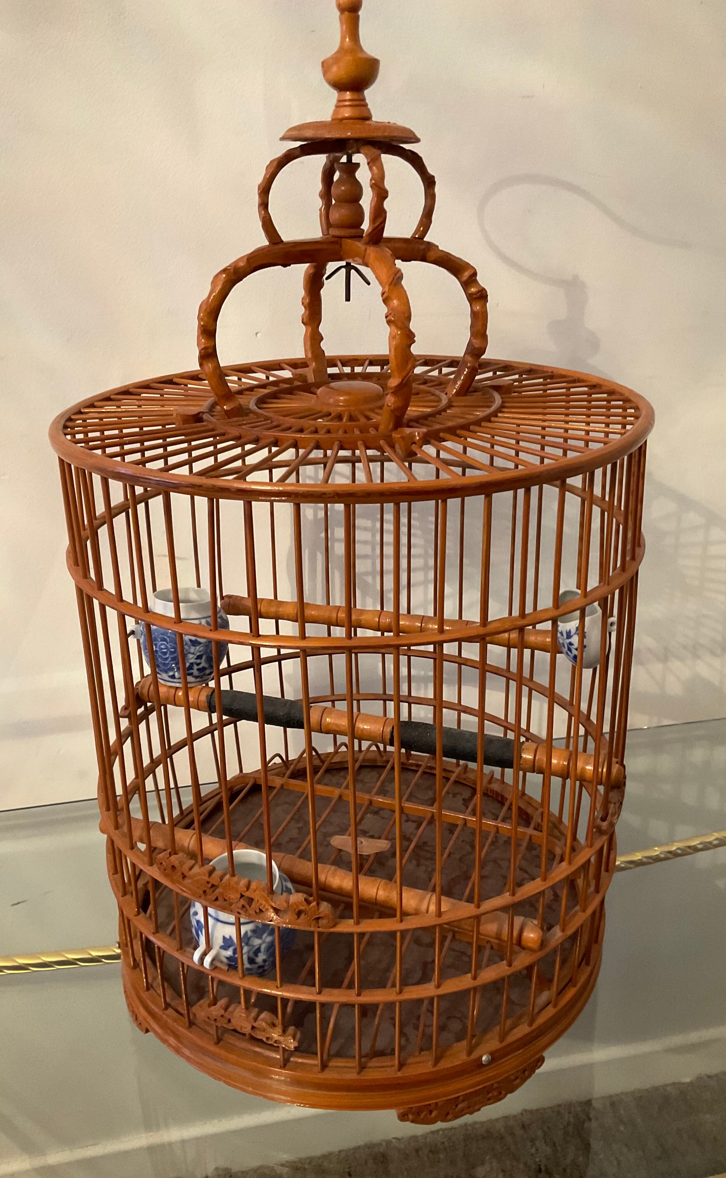 Ancienne cage à oiseaux en bois et rotin