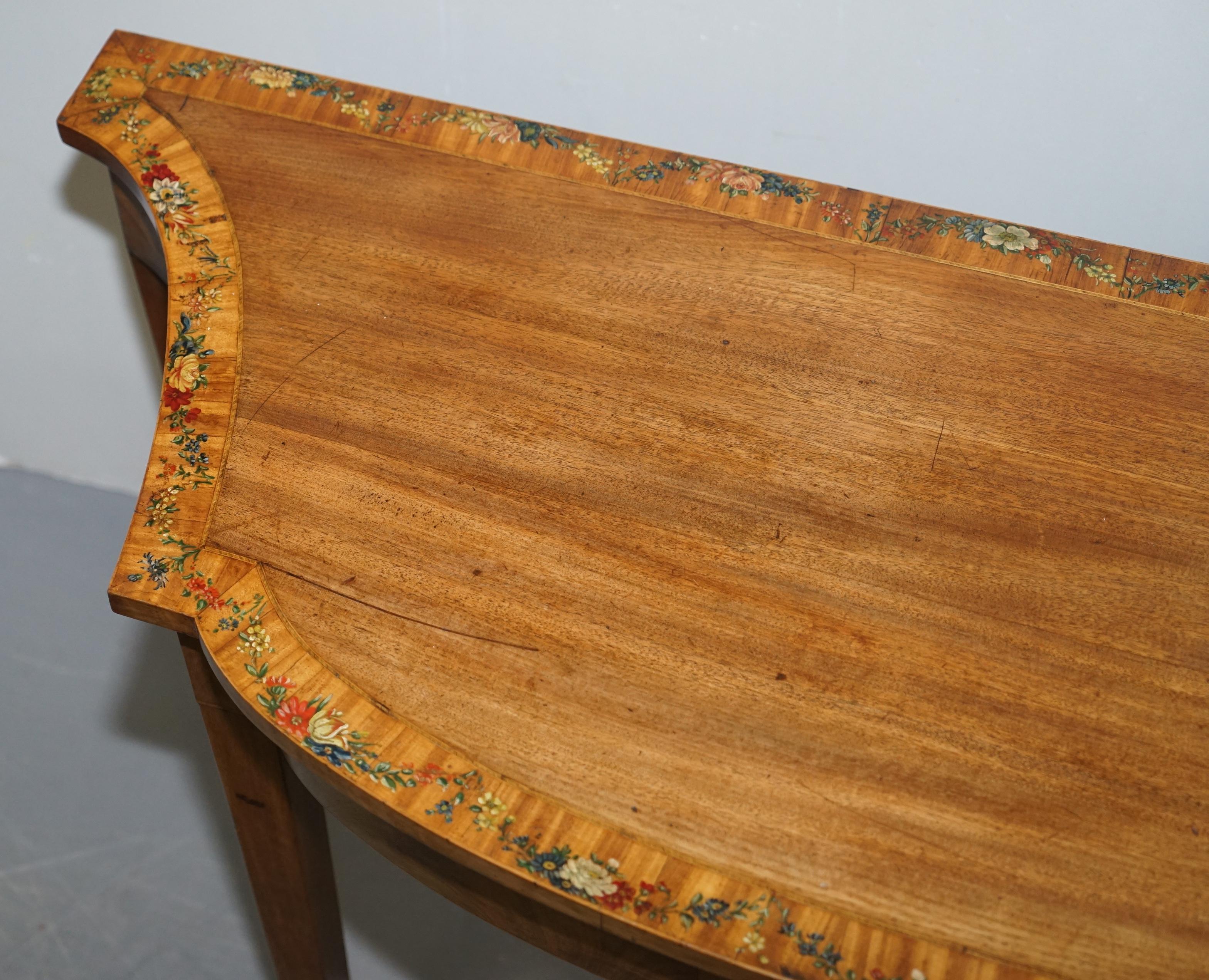 Pair of George III consoles 1780 in satinwood and tulipwood, painted in polychrome.