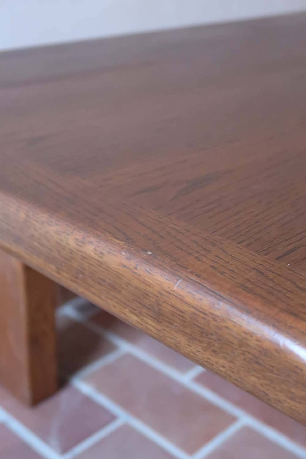 Large solid retractable coffee table