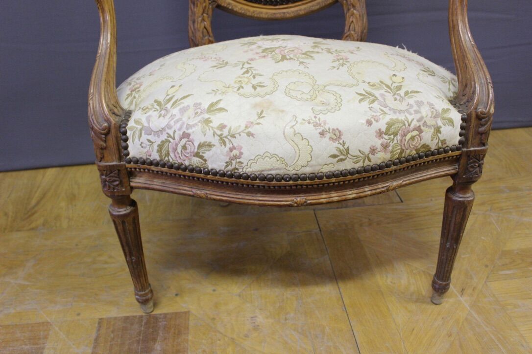 Suite de quatre fauteuils Louis XVI