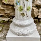 Cracked earthenware column