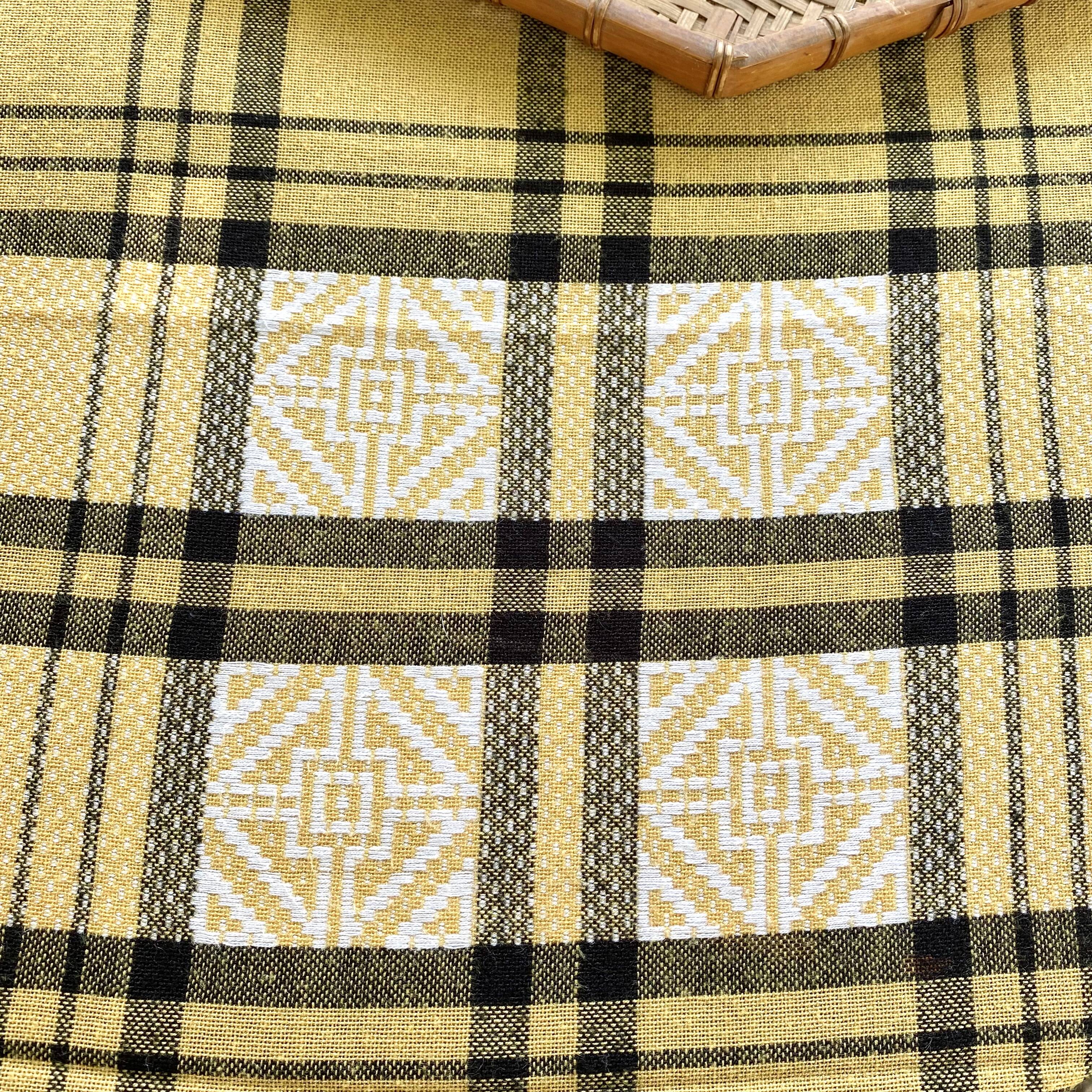 Square vintage tablecloth 140x140