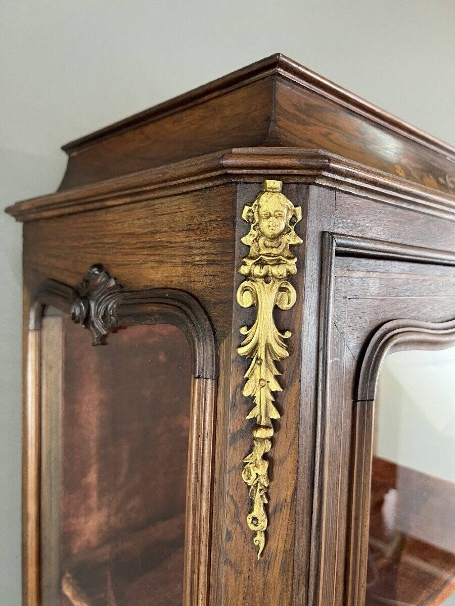Vitrine ancienne en marqueterie et bronze, XIXème siècle