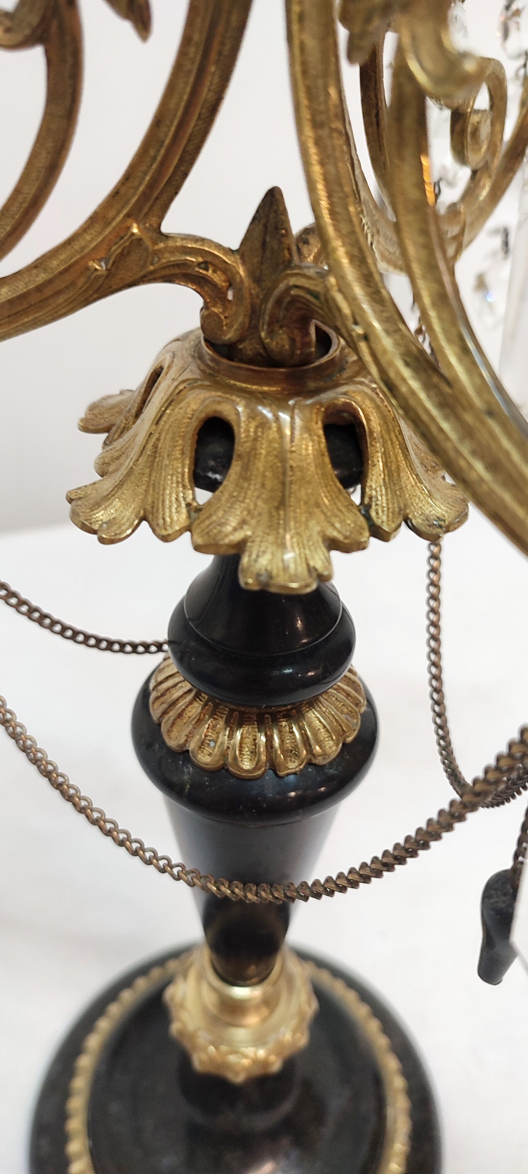 Candélabre d’onyx noir bronze et cristaux France années 1940.