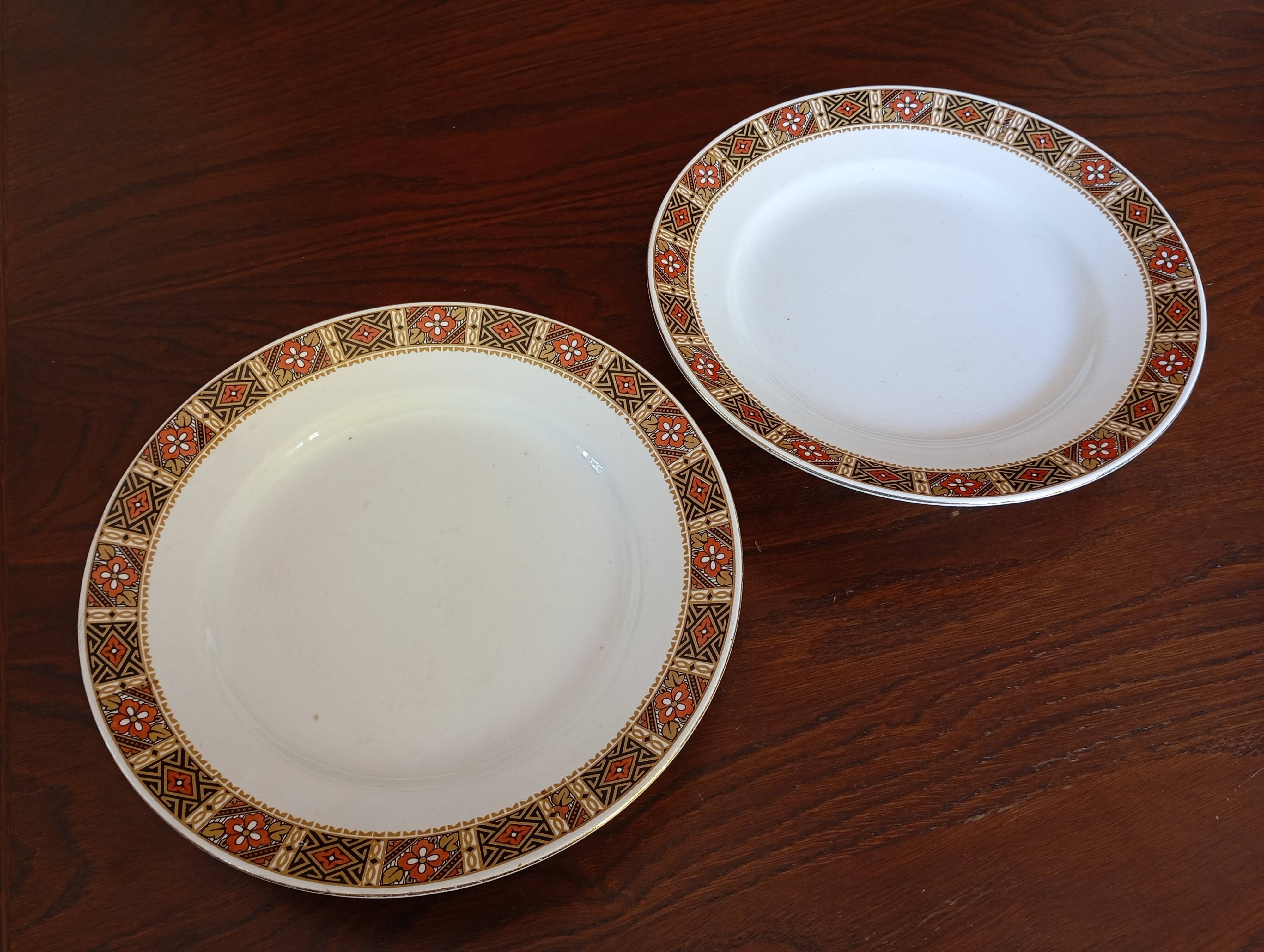 Pair of KG Lunéville "Vittefleur" pedestal dishes, early 20th century