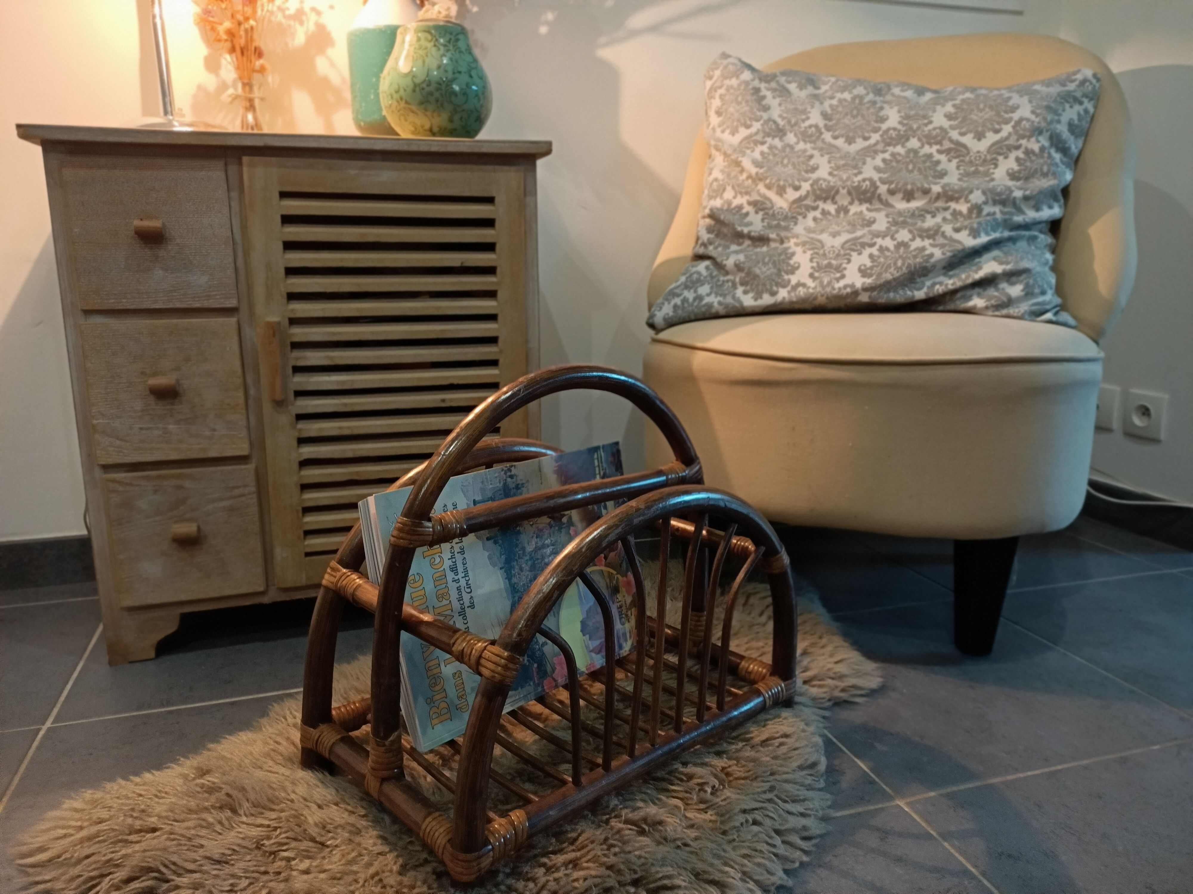 Dark bamboo magazine holders