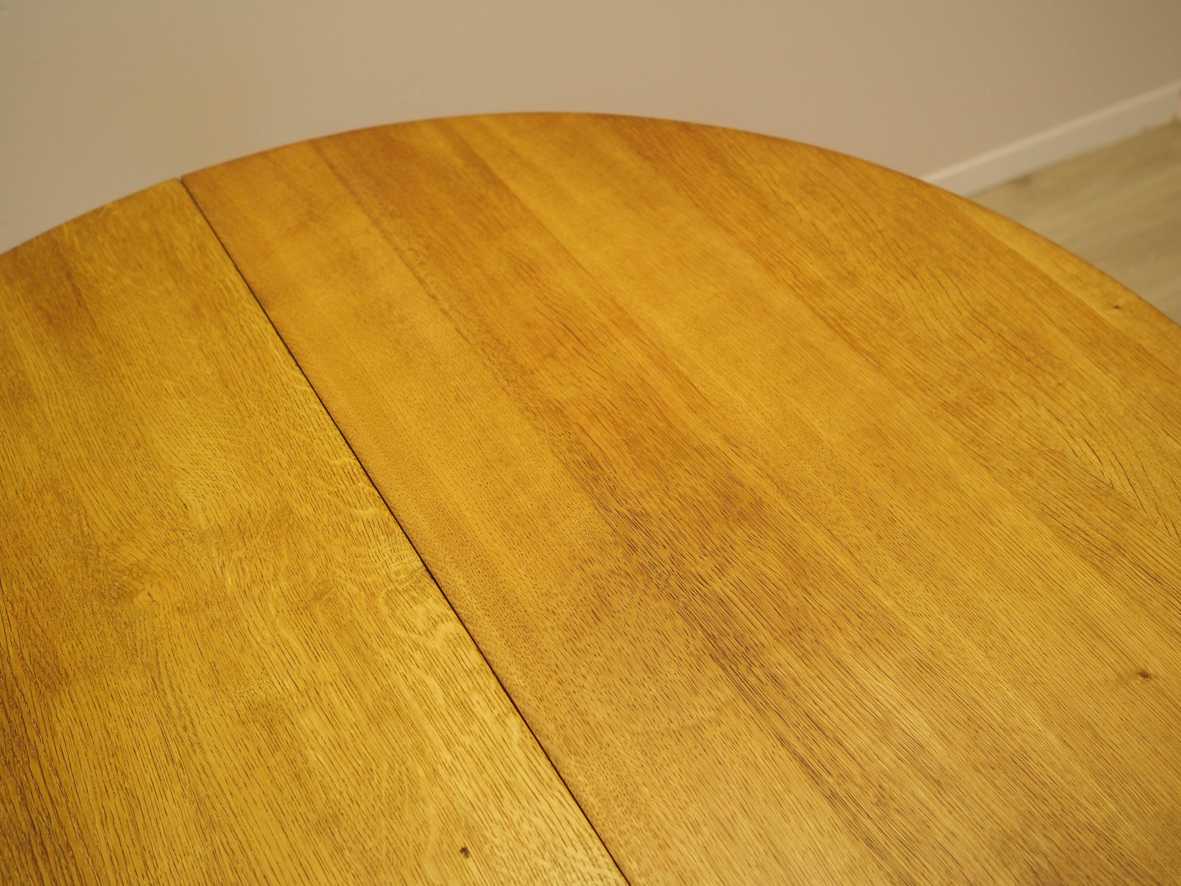 Round oak table, Danish design, 1960s, designer: Henning Kjærnulf