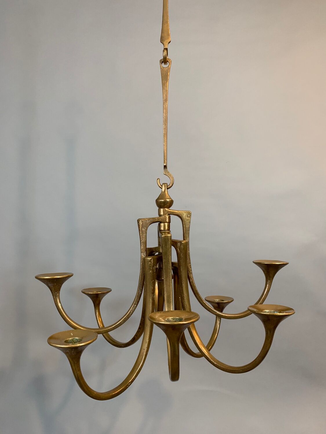 Lustre conçu par Michael Harjes et produit par Harjes Metalkunst en Allemagne