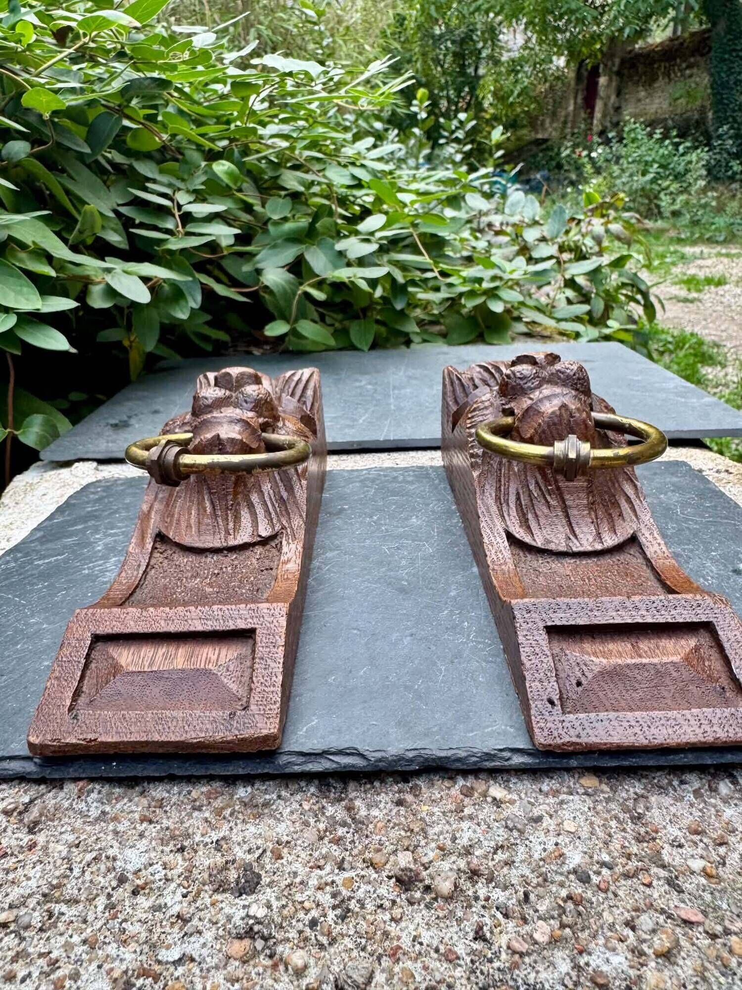 Pair of consoles, corbels, wooden and brass lion supports, 19th century.