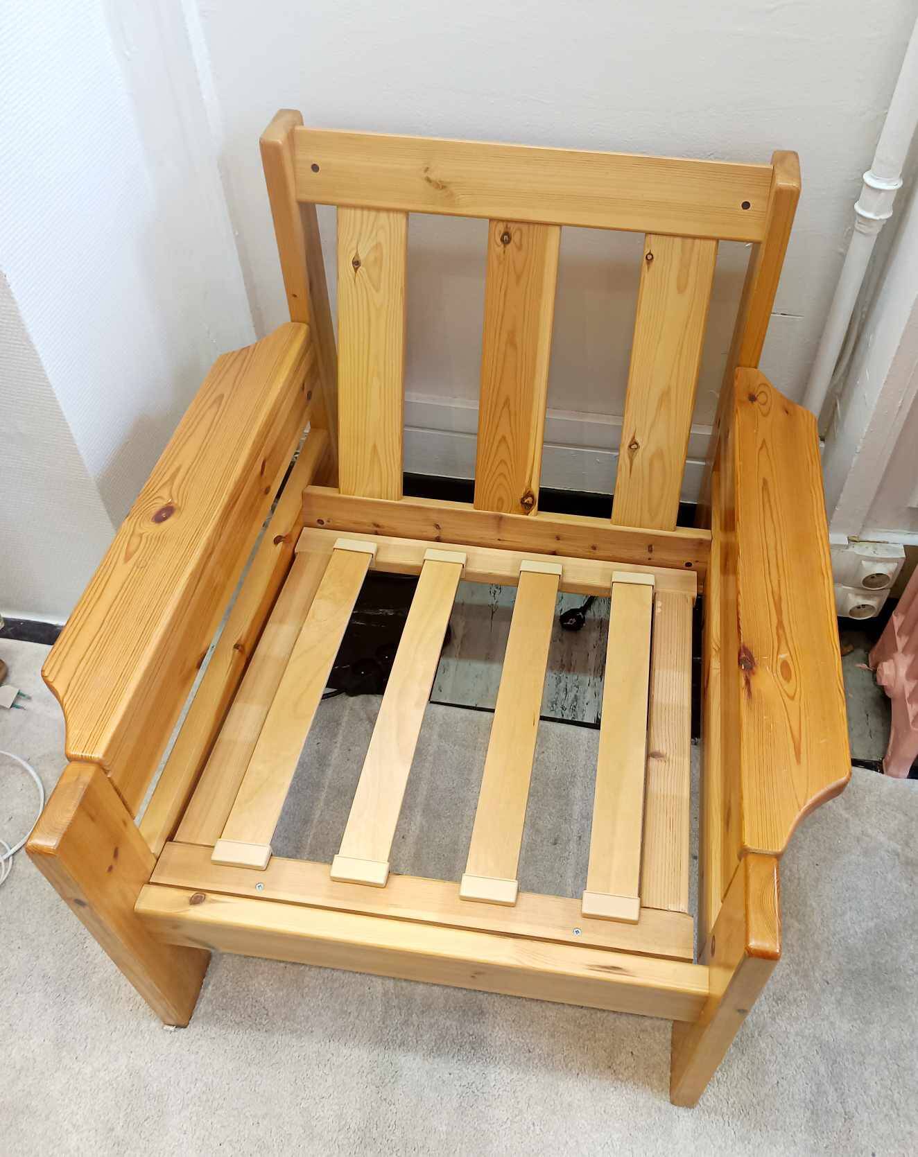 Scandinavian armchair in solid pine 1970