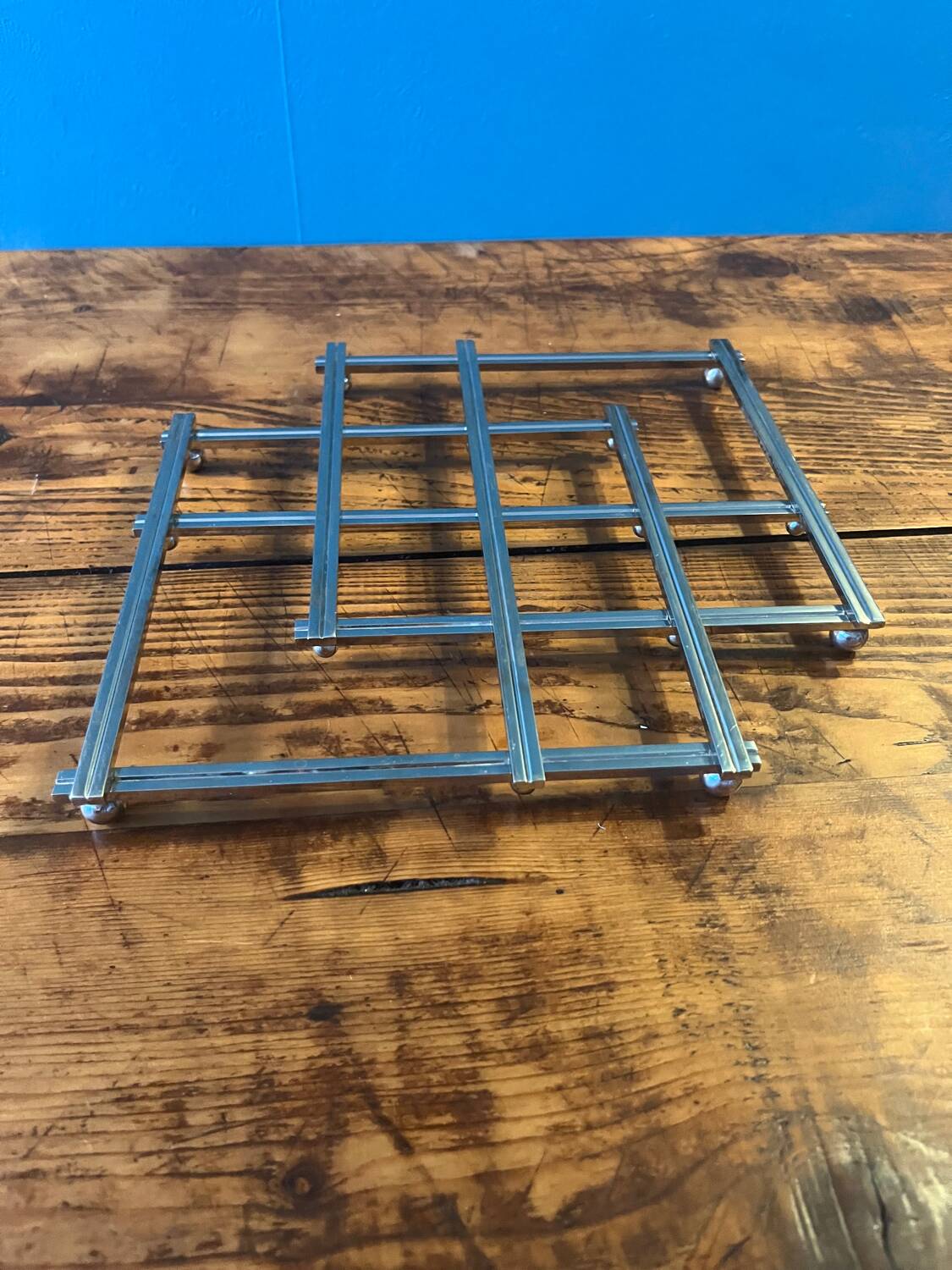 Expandable trivet