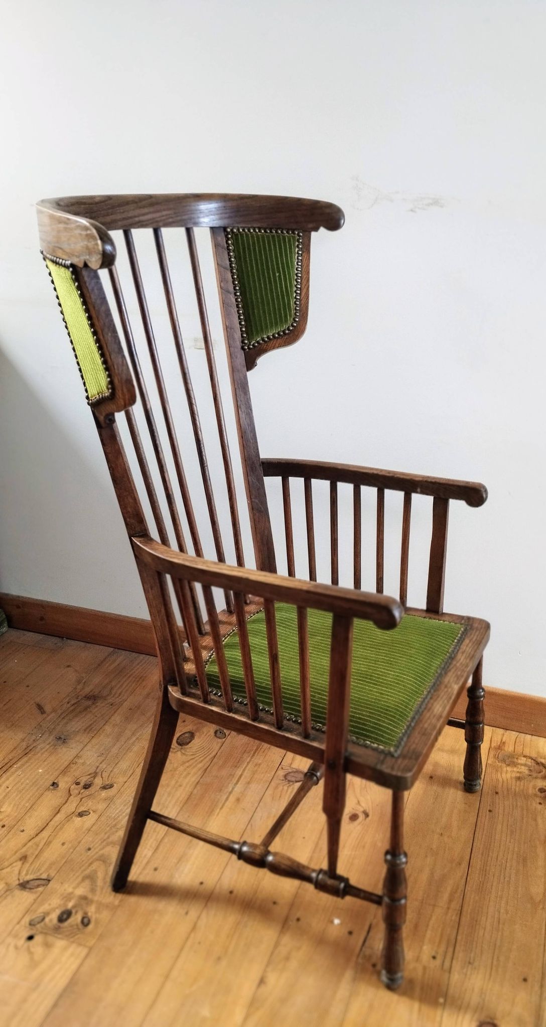 1900s Arts and Crafts style tapered wingback armchair