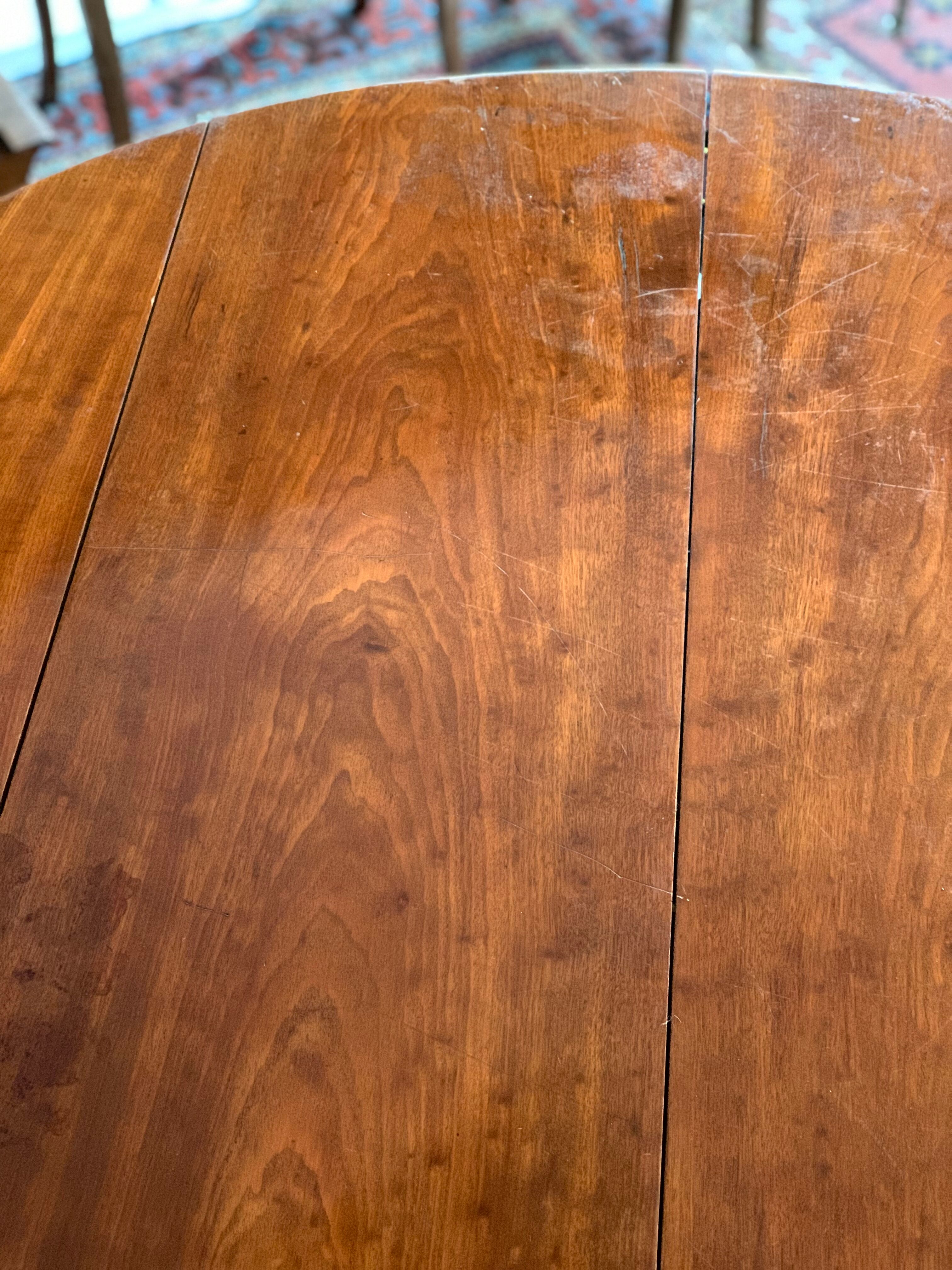 Dining room round table, 2 flaps, 6 feet