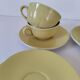 Ensemble tasses et soucoupes vintage en céramique jaune