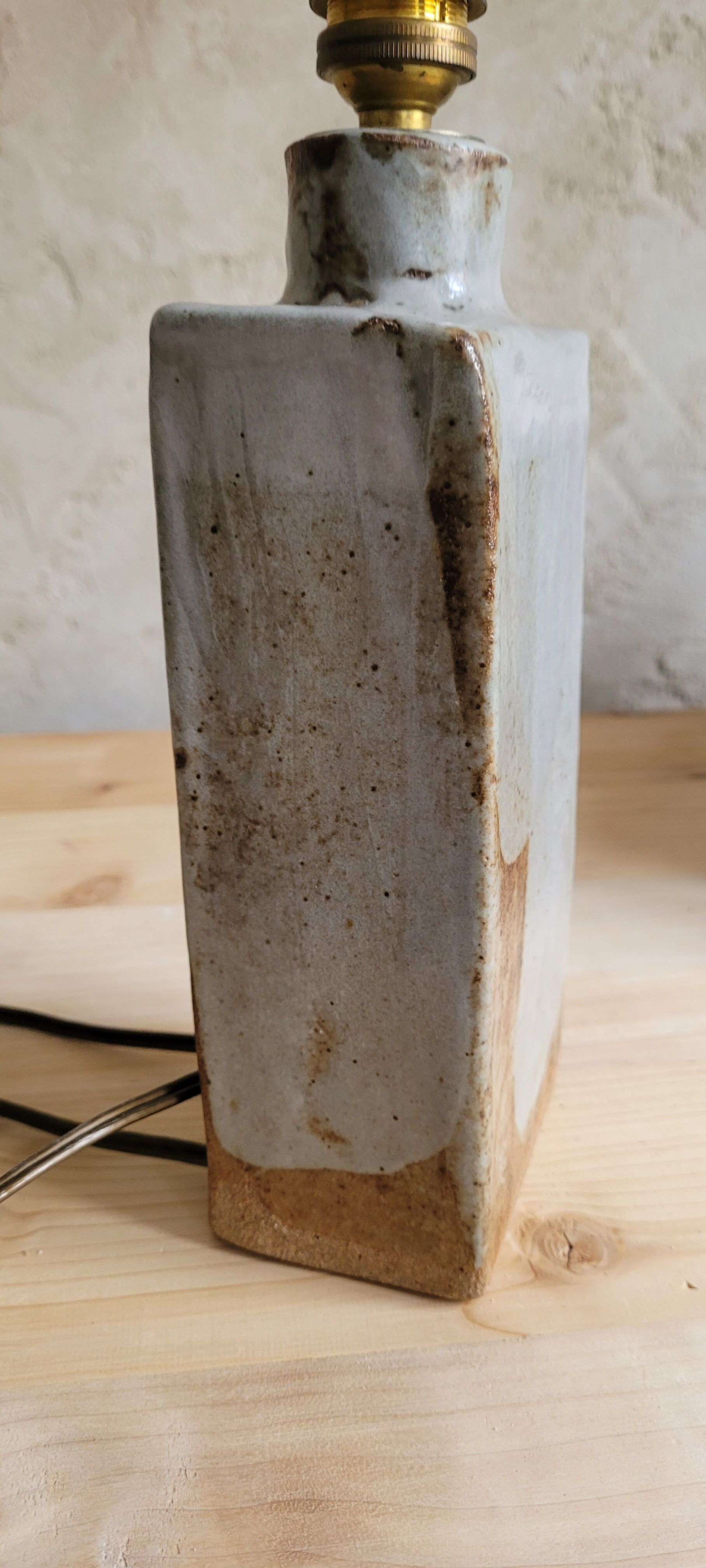 Table lamp in glazed stoneware