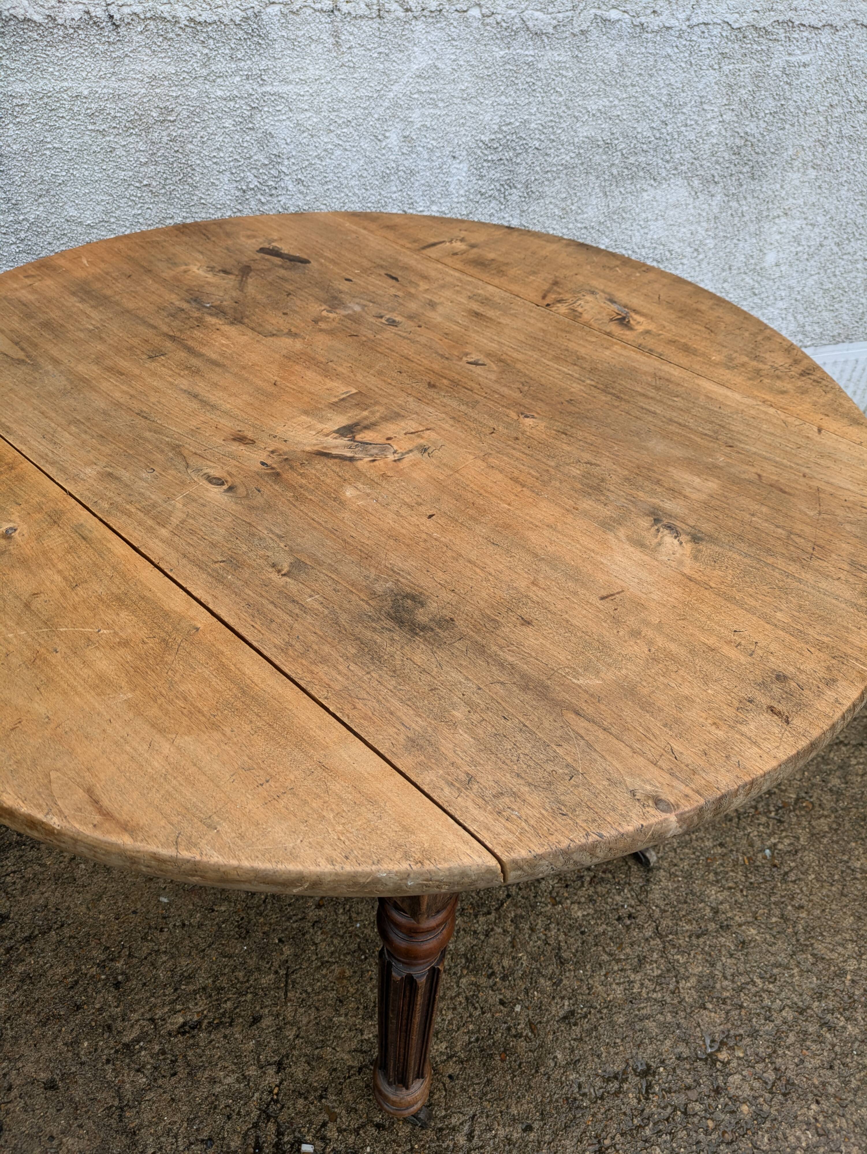 Table ronde rabattable