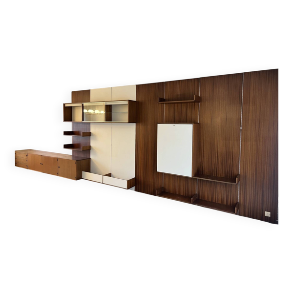 Système mural modulable en placage de bois, bois stratifié blanc, verre et métal brossé