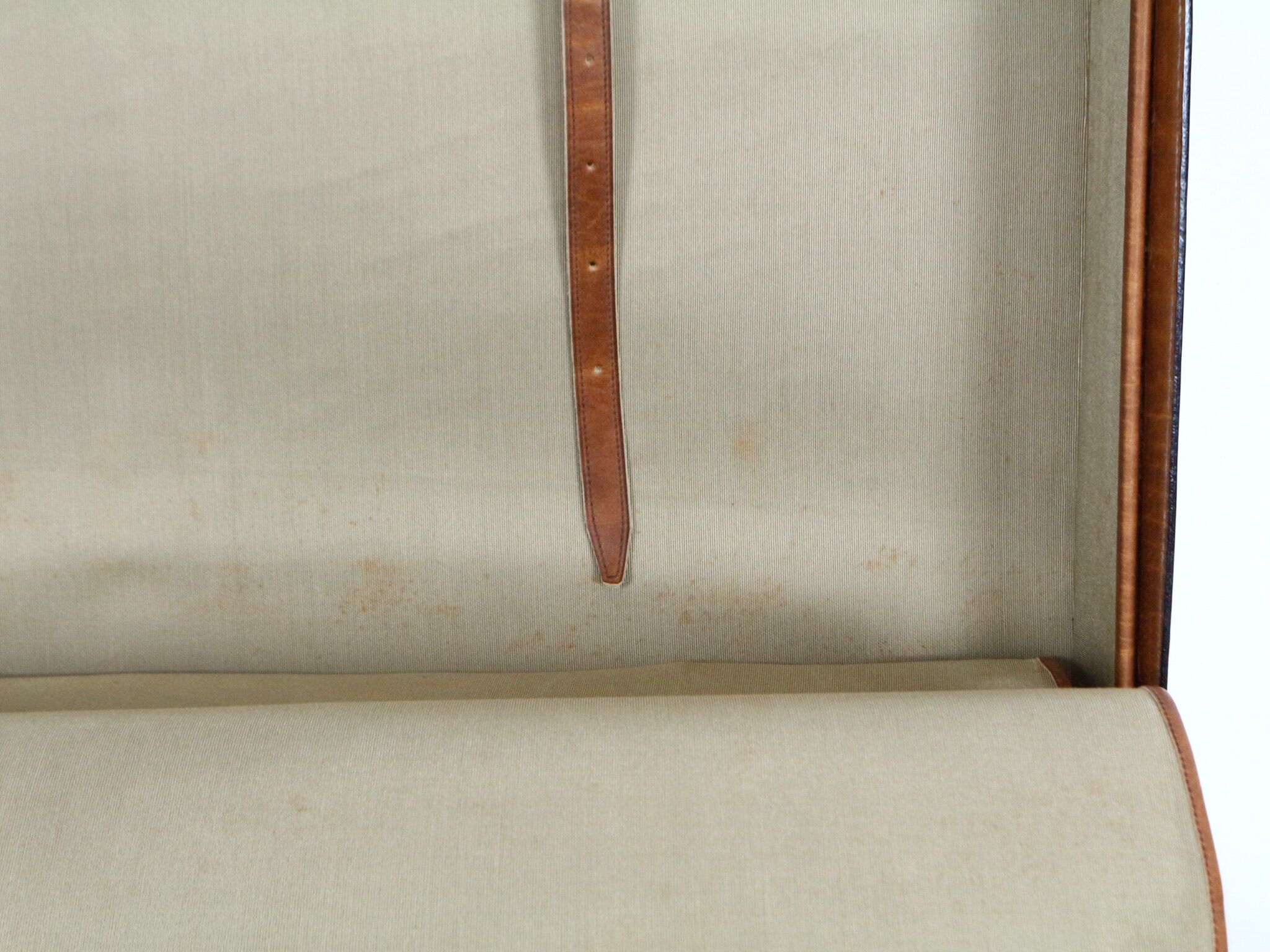 Set three vintage leather suitcases