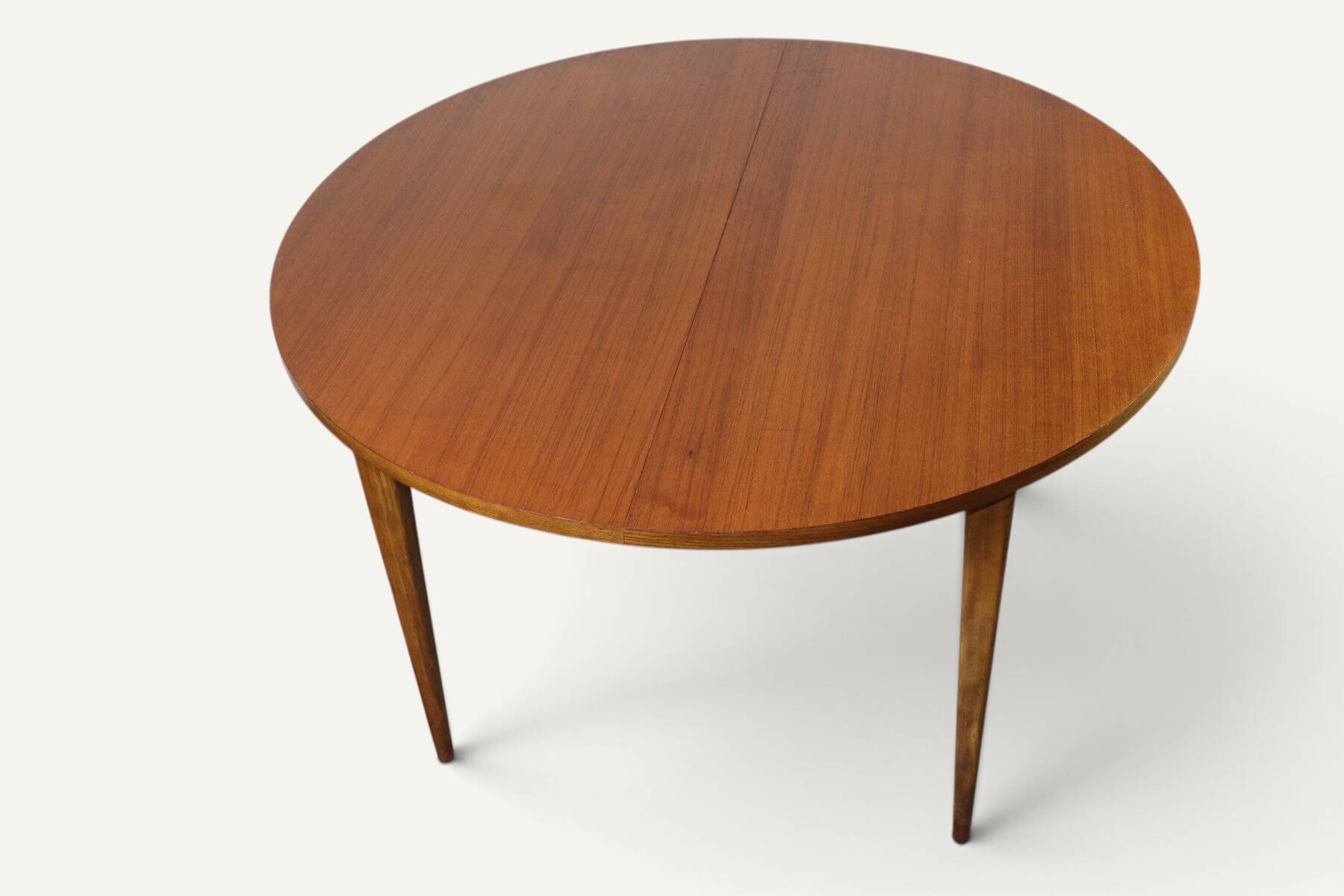 Round extendable dining table in teak – 1960s