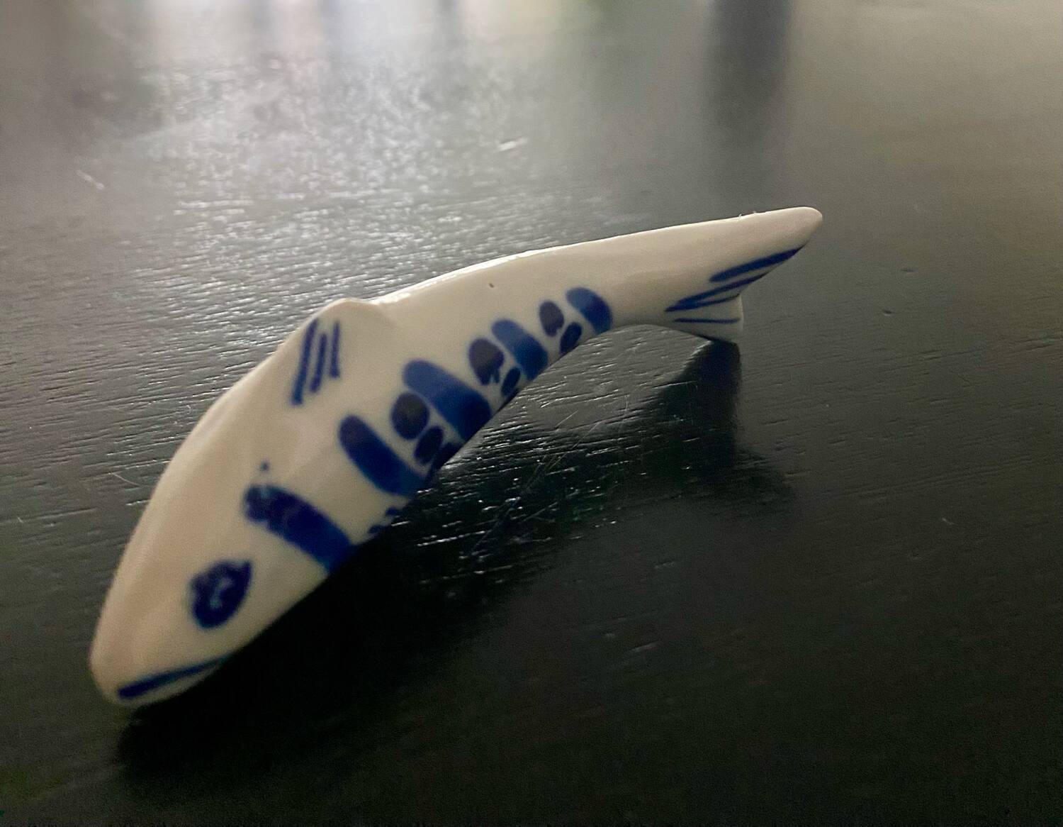 7 fish-shaped porcelain knife holders