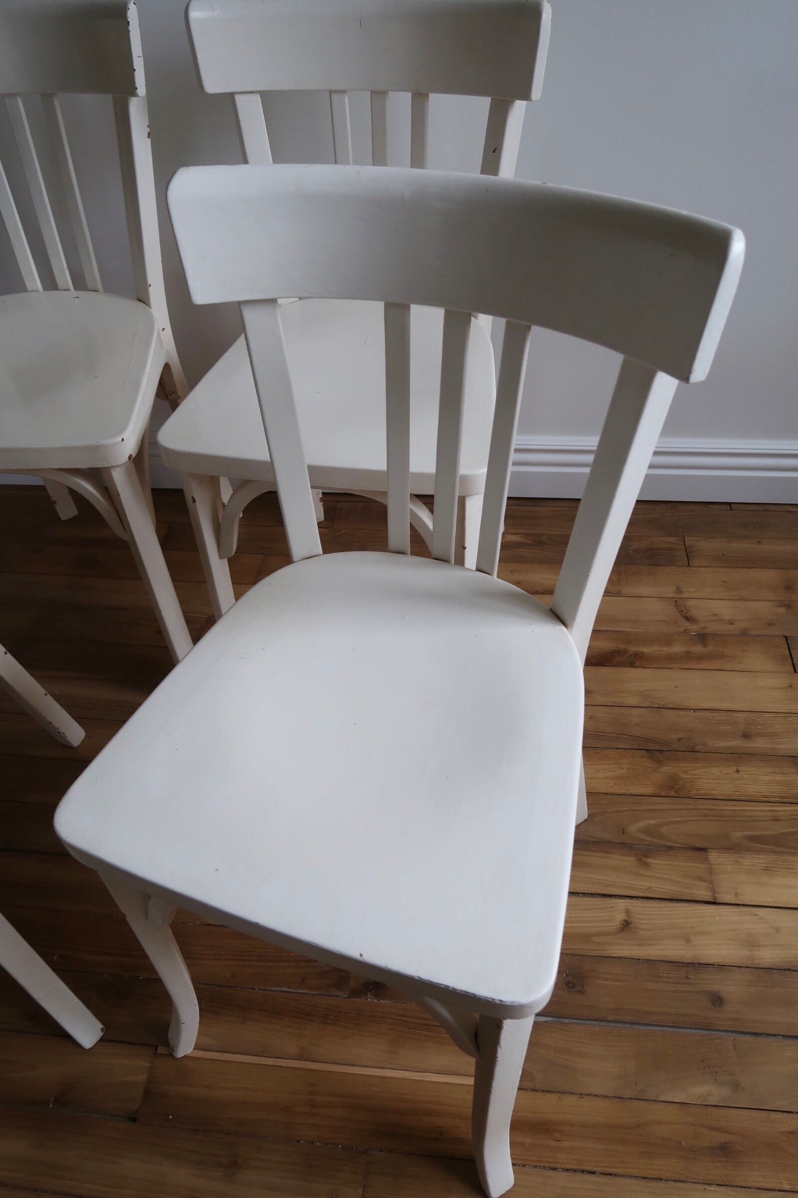 Set of 4 white wooden bistro chairs