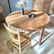 Extendable round table from the 1970s