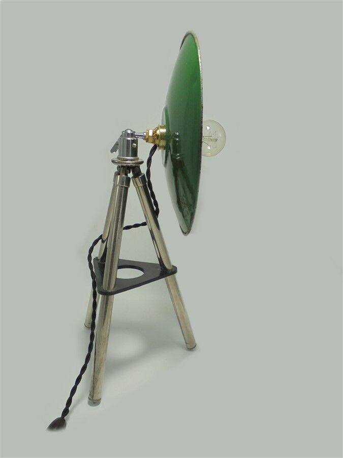 Lampe tripode à hauteur réglable