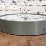 Horloge murale bakelite industrielle gris foncé de Pragotron années 1970
