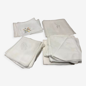 Set of 22 antique embroidered handkerchiefs 1930/40