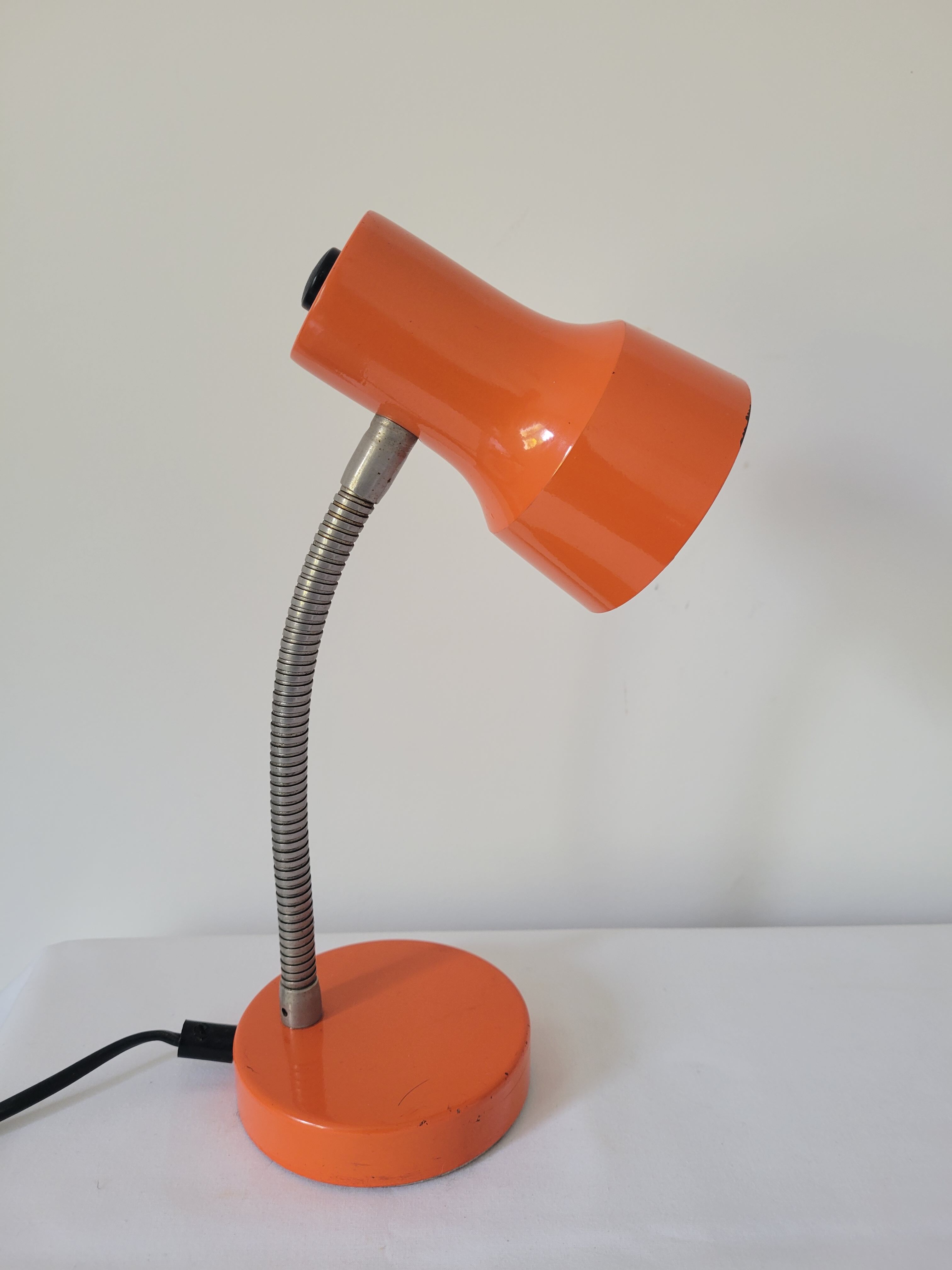 Flexible desk lamp orange