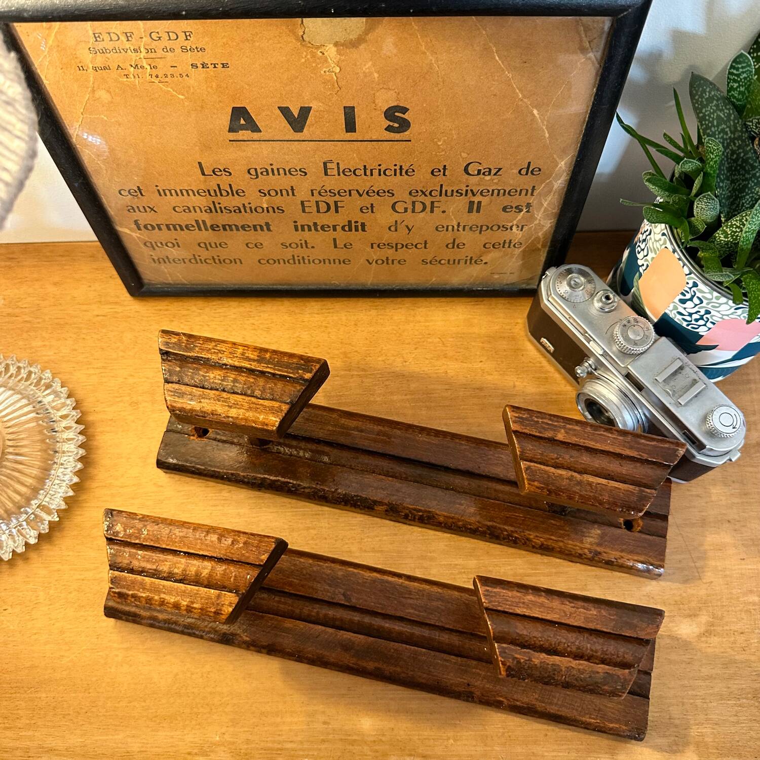 Set of 2 wooden coat hooks