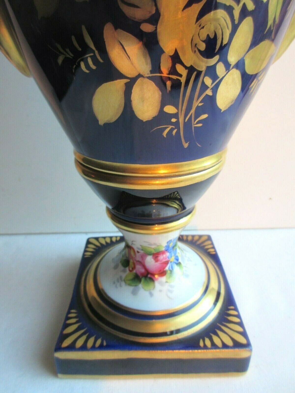 Vase porcelaine de Paris Empire forme balustre anses cygnes Or fin signé Mehun