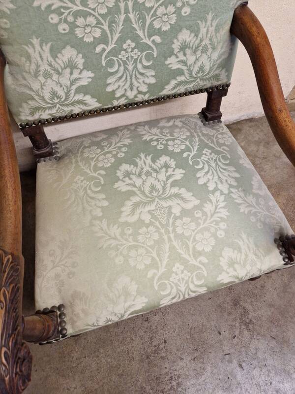 Antique Louis XIV style armchair in moulded wood and damask-style fabric.