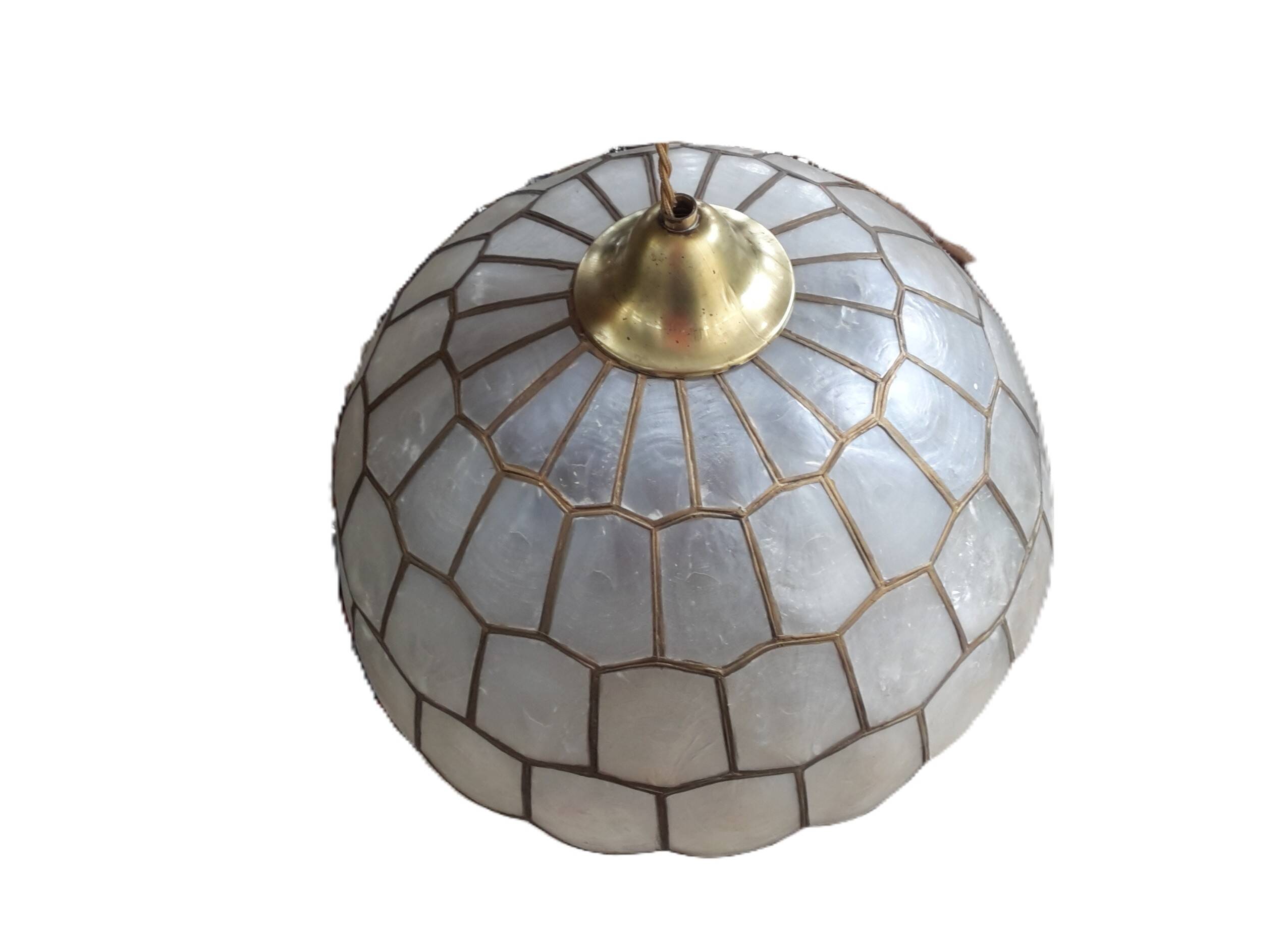 Belle suspension en nacre et laiton de style Tiffany. D:35 cm H25 cm- Fil