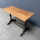 Table de bistrot ancienne française avec plateau en bois d'orme clair