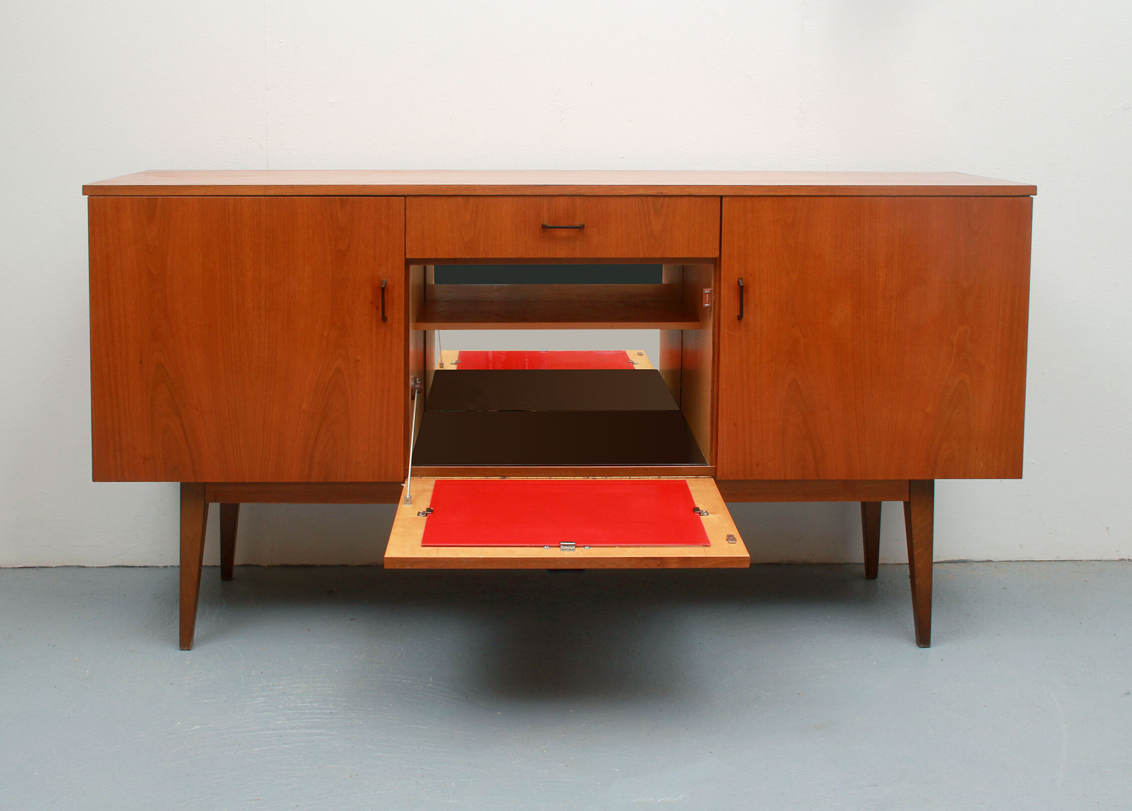 1960s sideboard in walnut with bar case